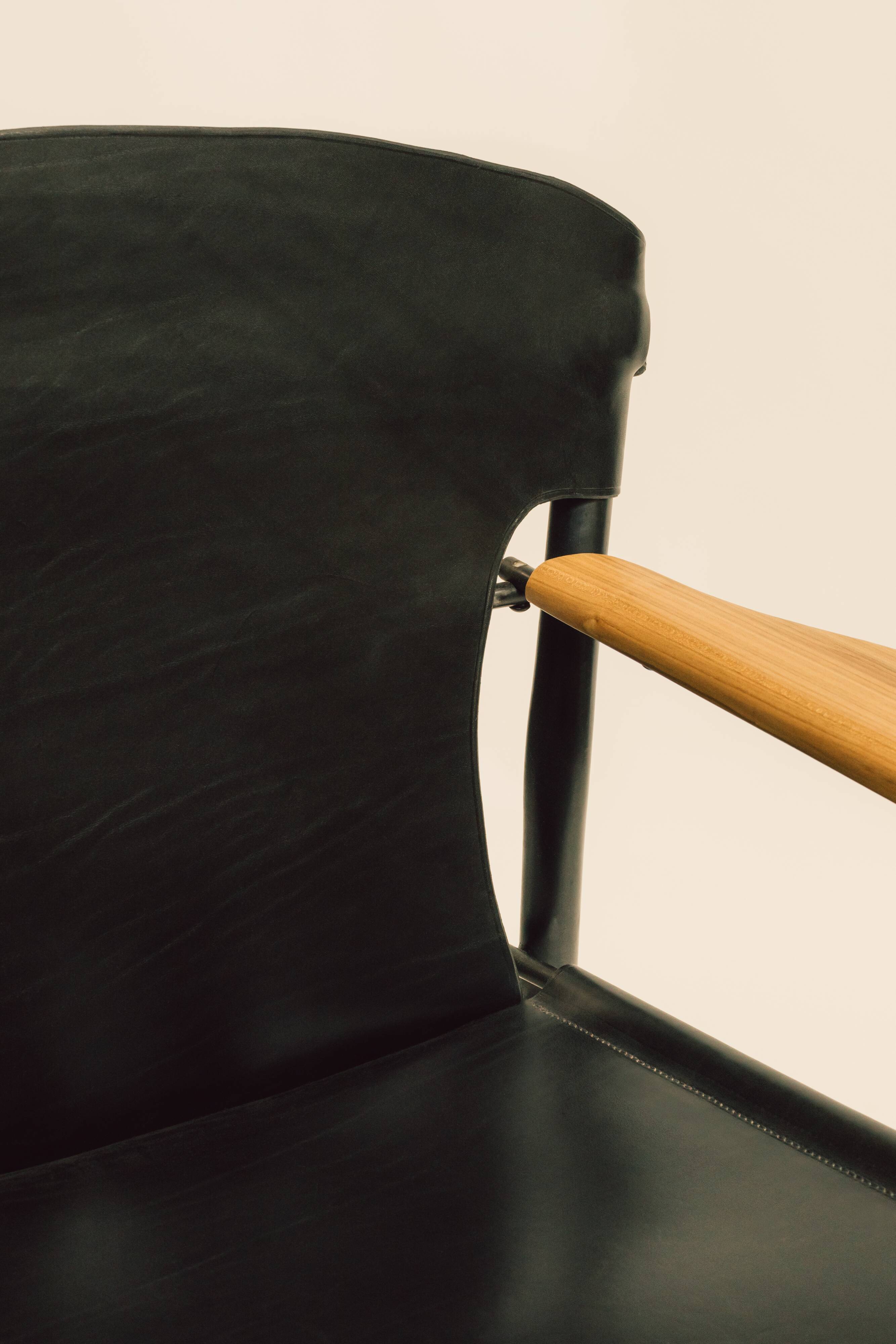 Maërl armchair, Galathée model, black leather, solid wood armrests of your choice