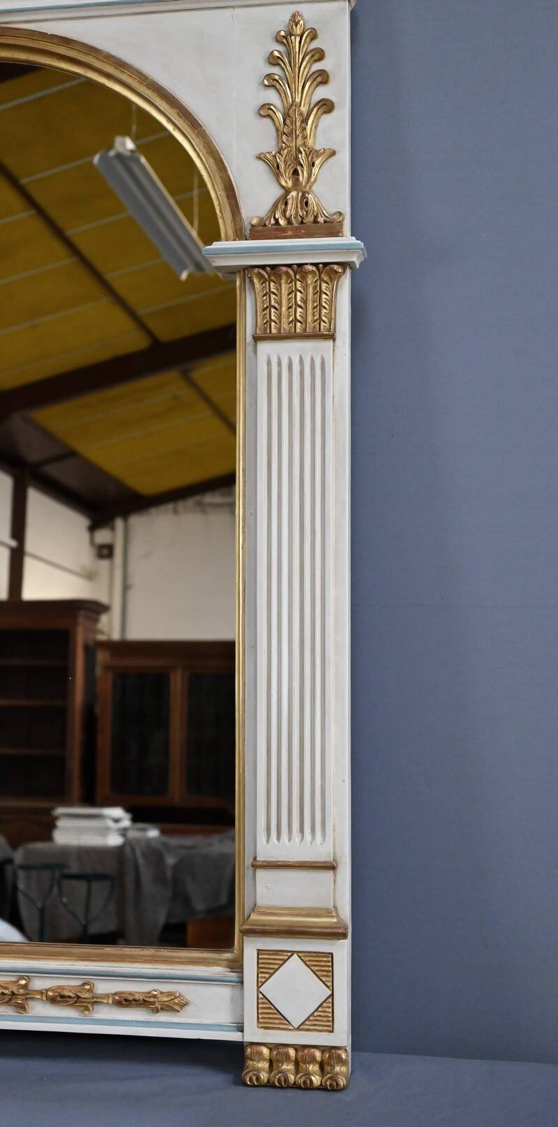 Large trumeau mirror, Directoire style – Early 20th century