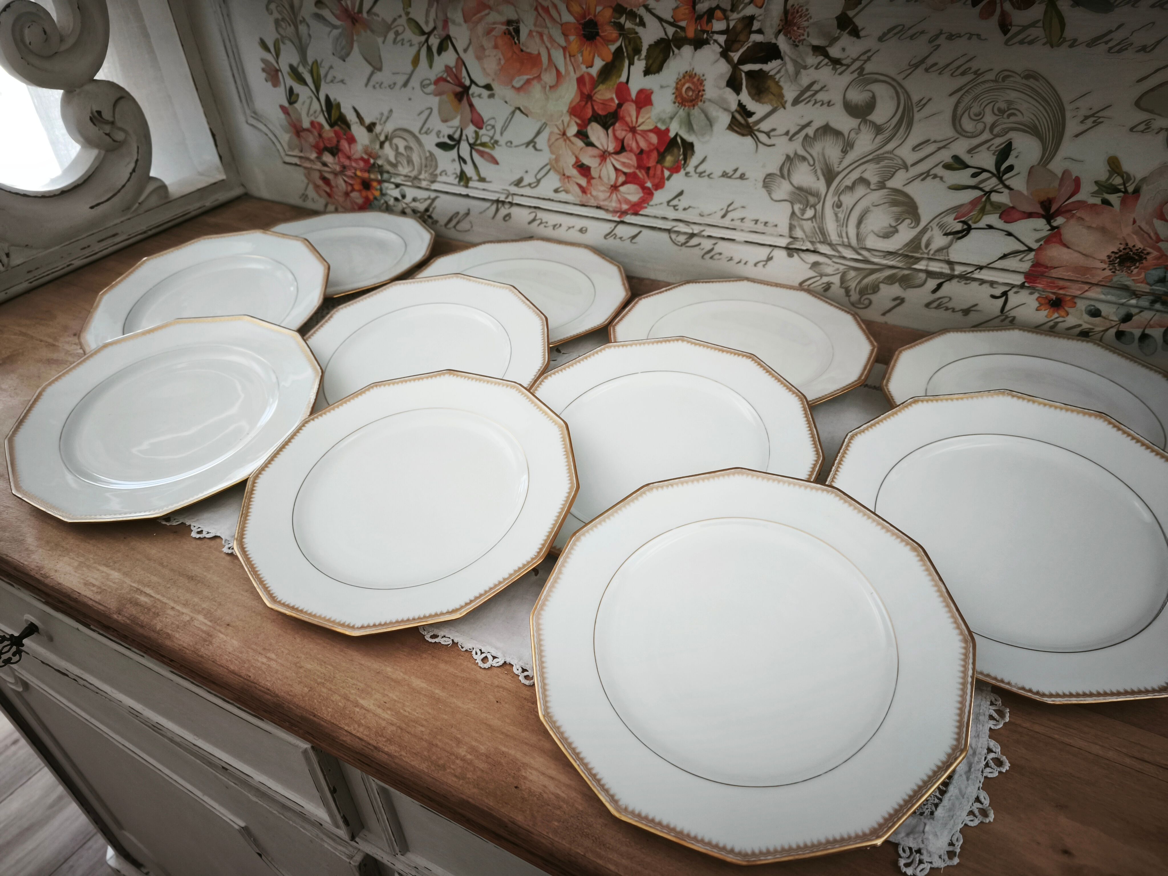 Set of 11 flat plates in Limoges porcelain by Maison Lanternier & C.