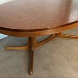 Baumann oval table