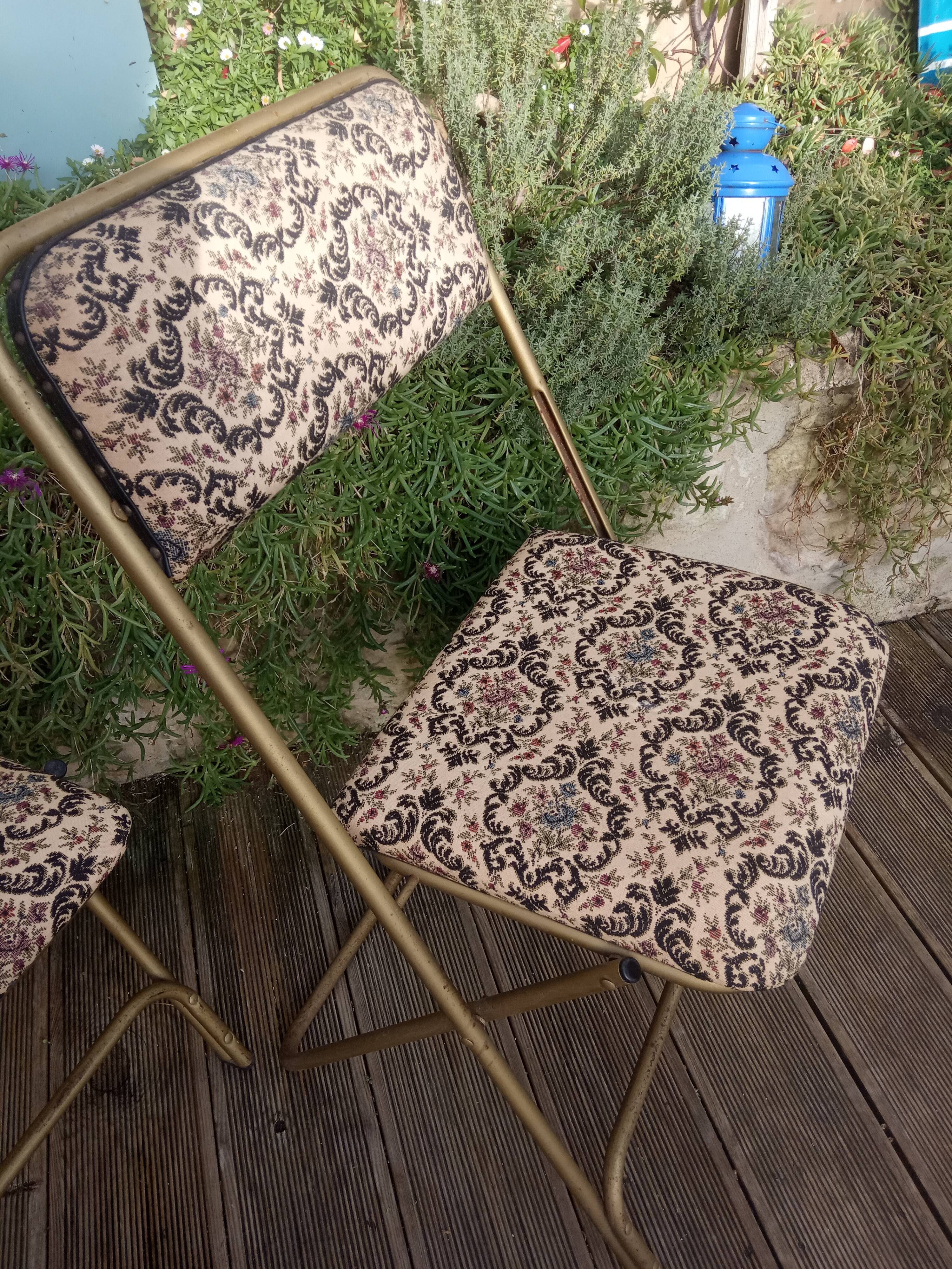Set of 2 folding vintage chairs