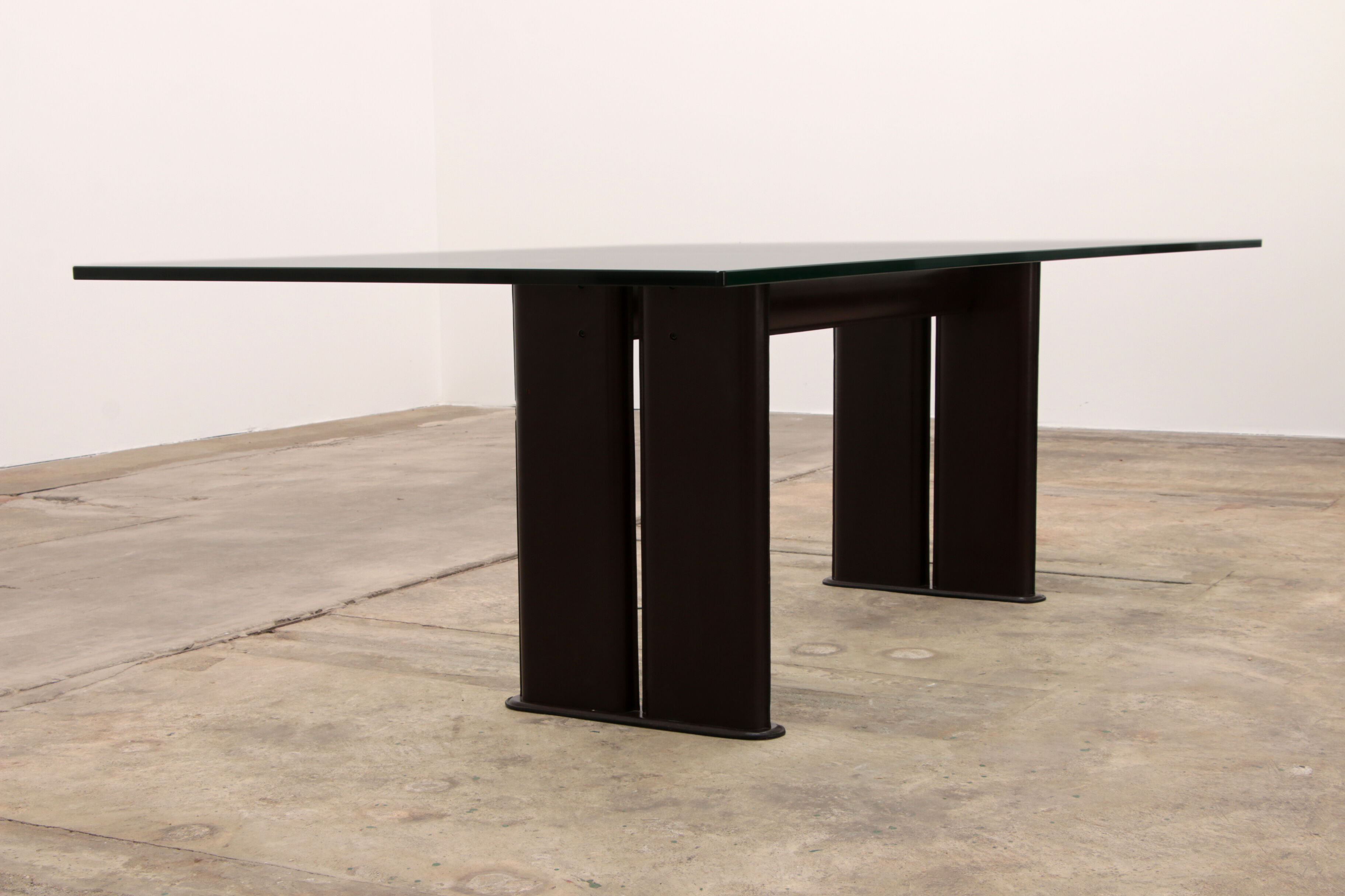 Tito Agnoli for Matteo Grassi leather dining table and six chairs