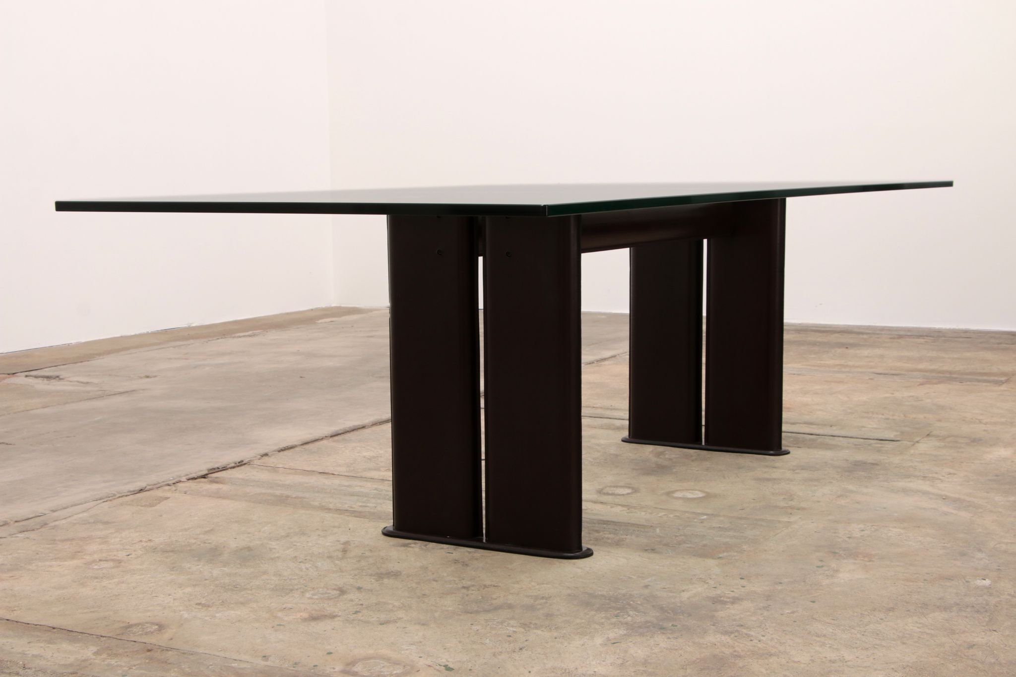 Tito Agnoli for Matteo Grassi leather dining table and six chairs