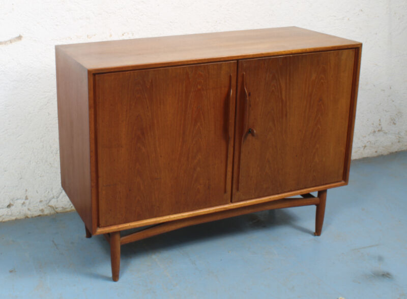 Storage cabinet 2 doors 1960 SWISS TEAK