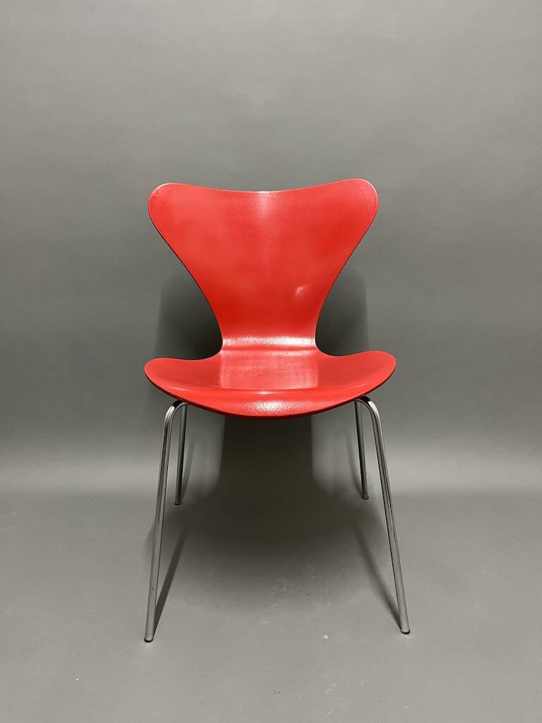 Chair by arne jacobsen