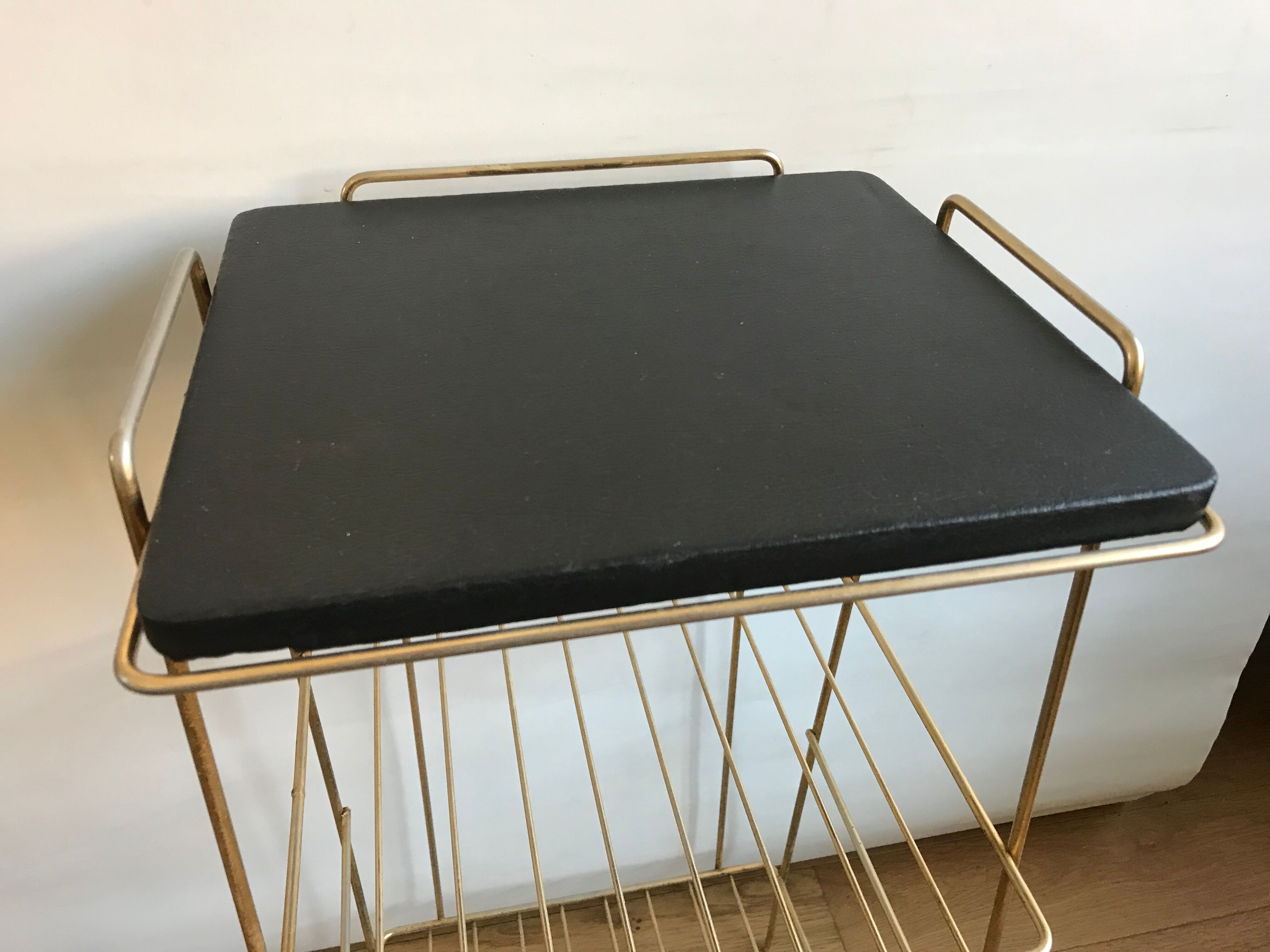 Golden metal dessert