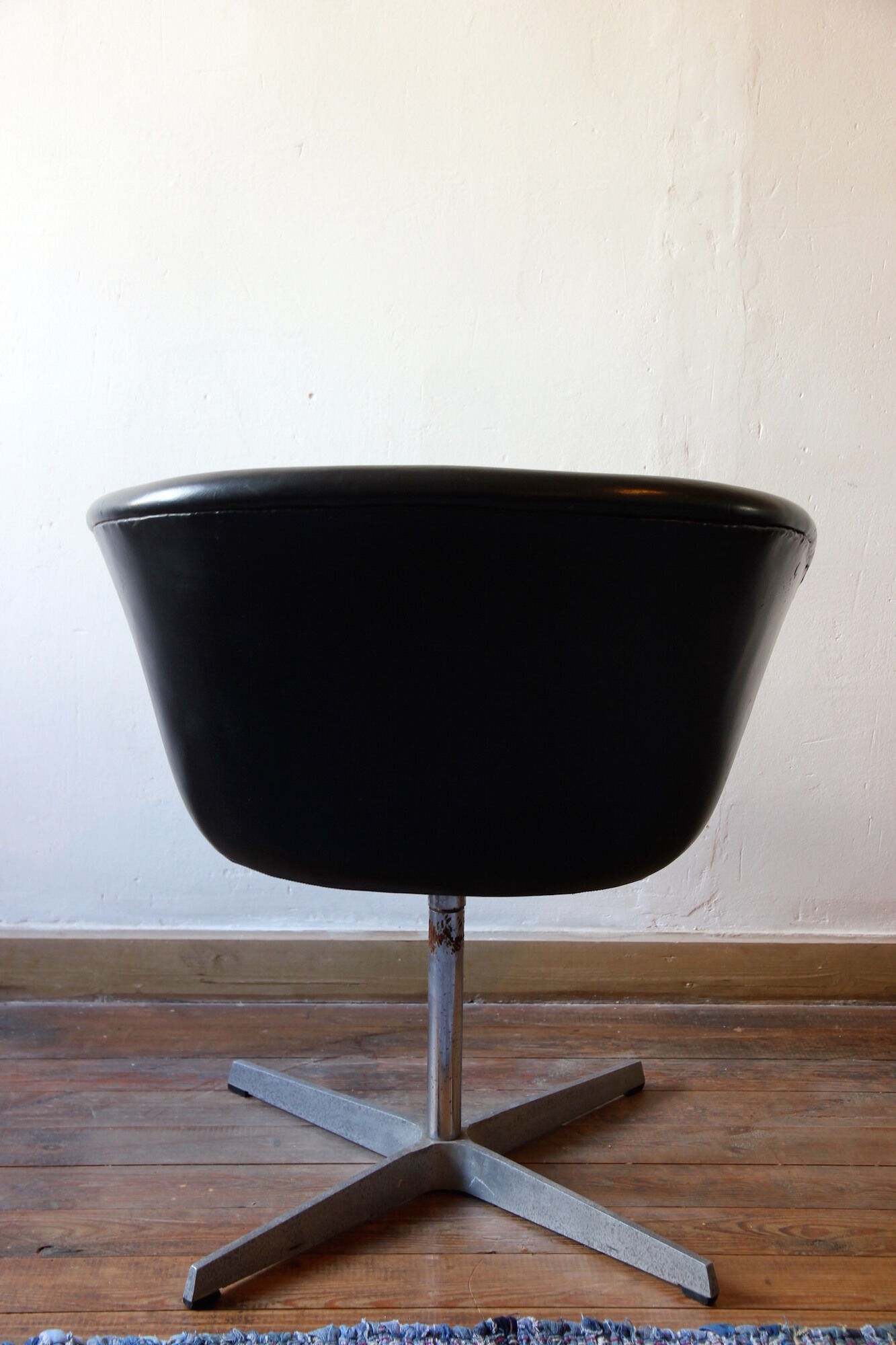 Pair of Pierre Paulin leather armchairs for Artifort 60s