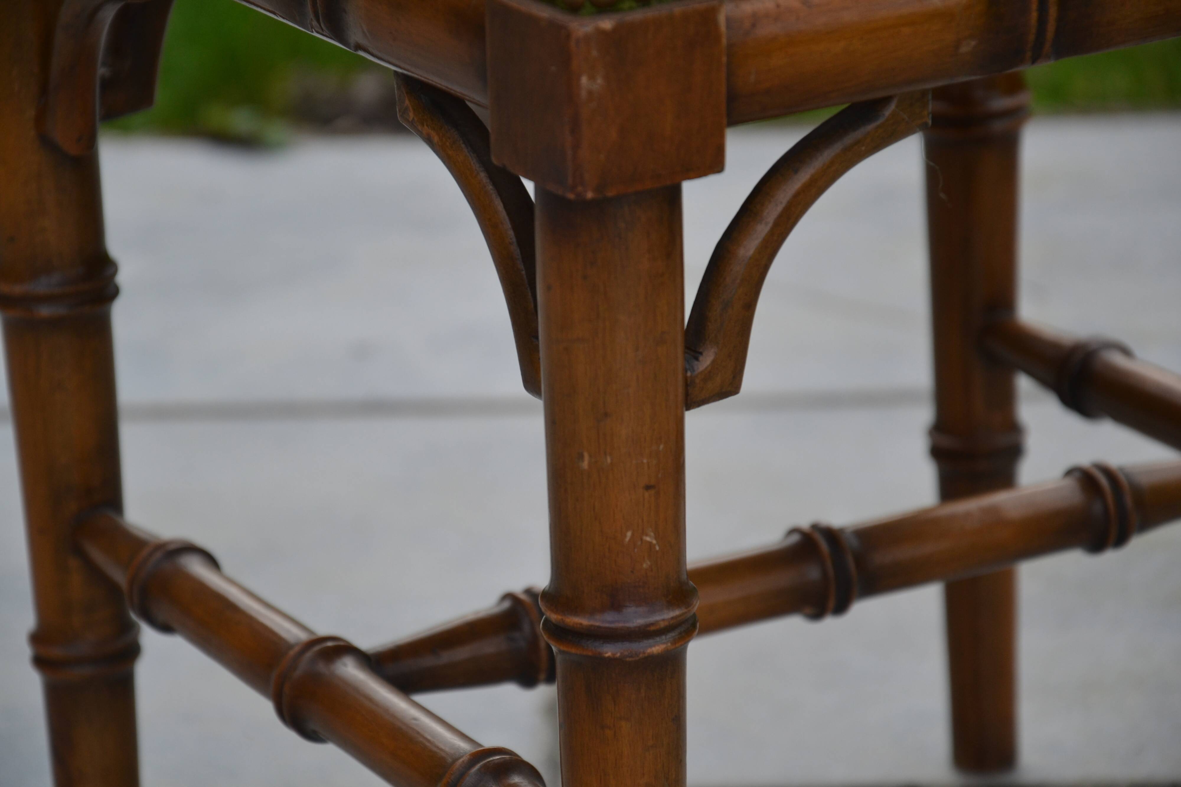 Piano stool/bamboo effect wooden footrest
