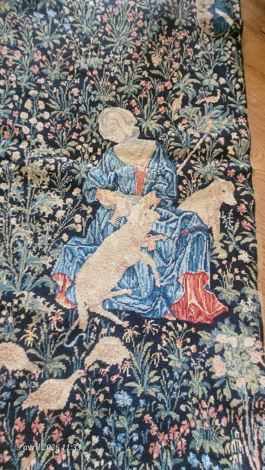 Wall tapestry: shearing