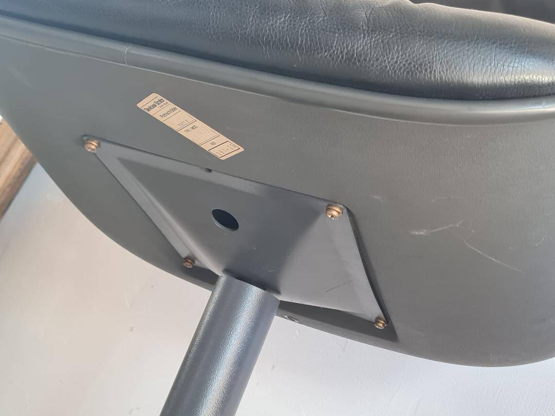 Stellcase Strafor Randall Buck DLG armchair by Pollock for Knoll