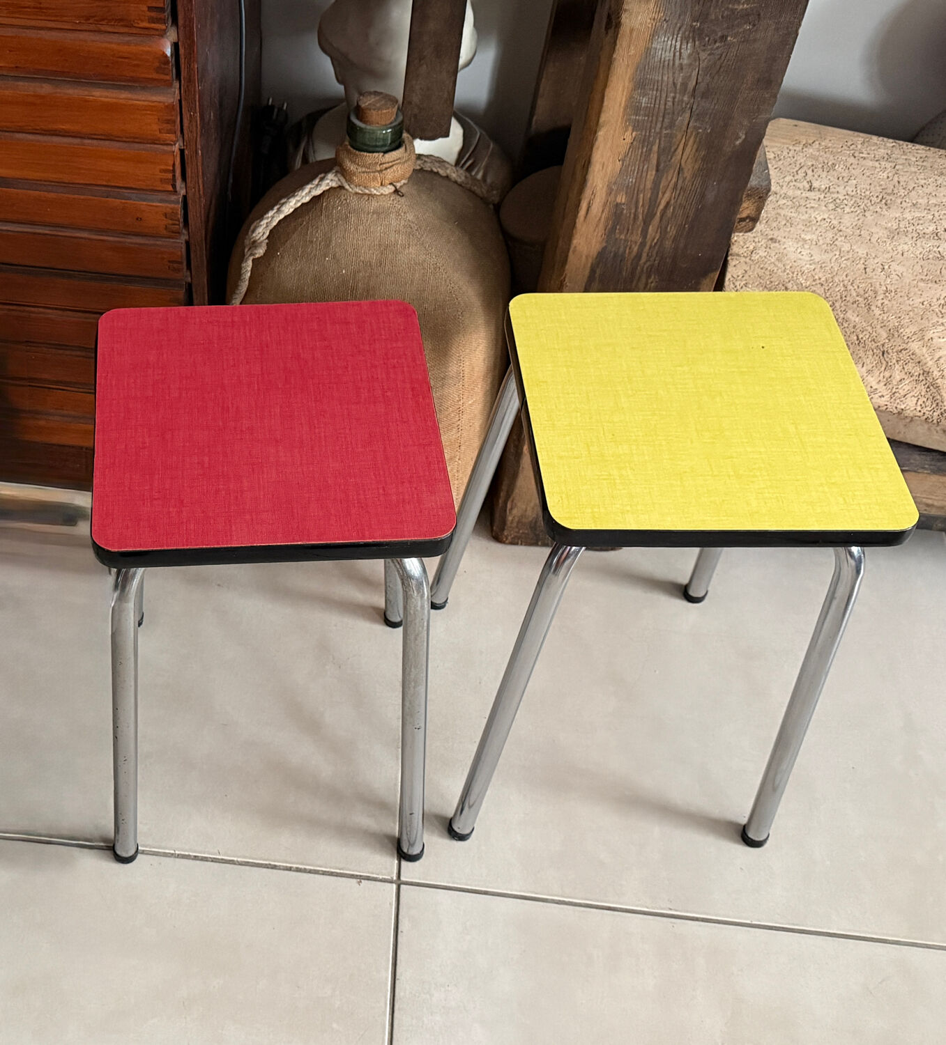 Lot de 2 tabourets Formica vintage