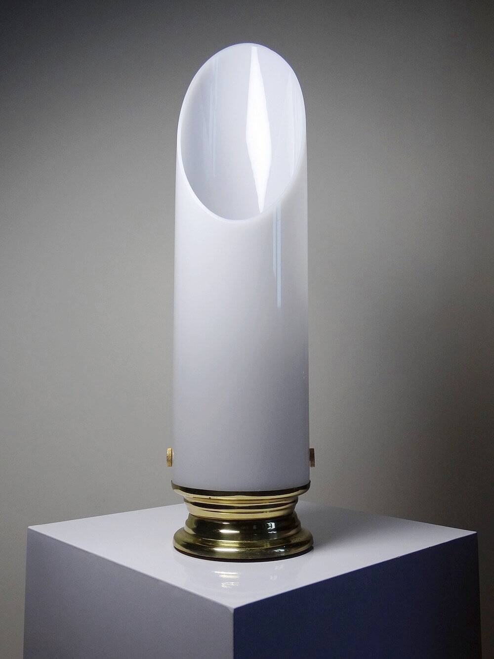 Grande lampe vintage années 50-60 tube plexiglas opalescent support métal doré