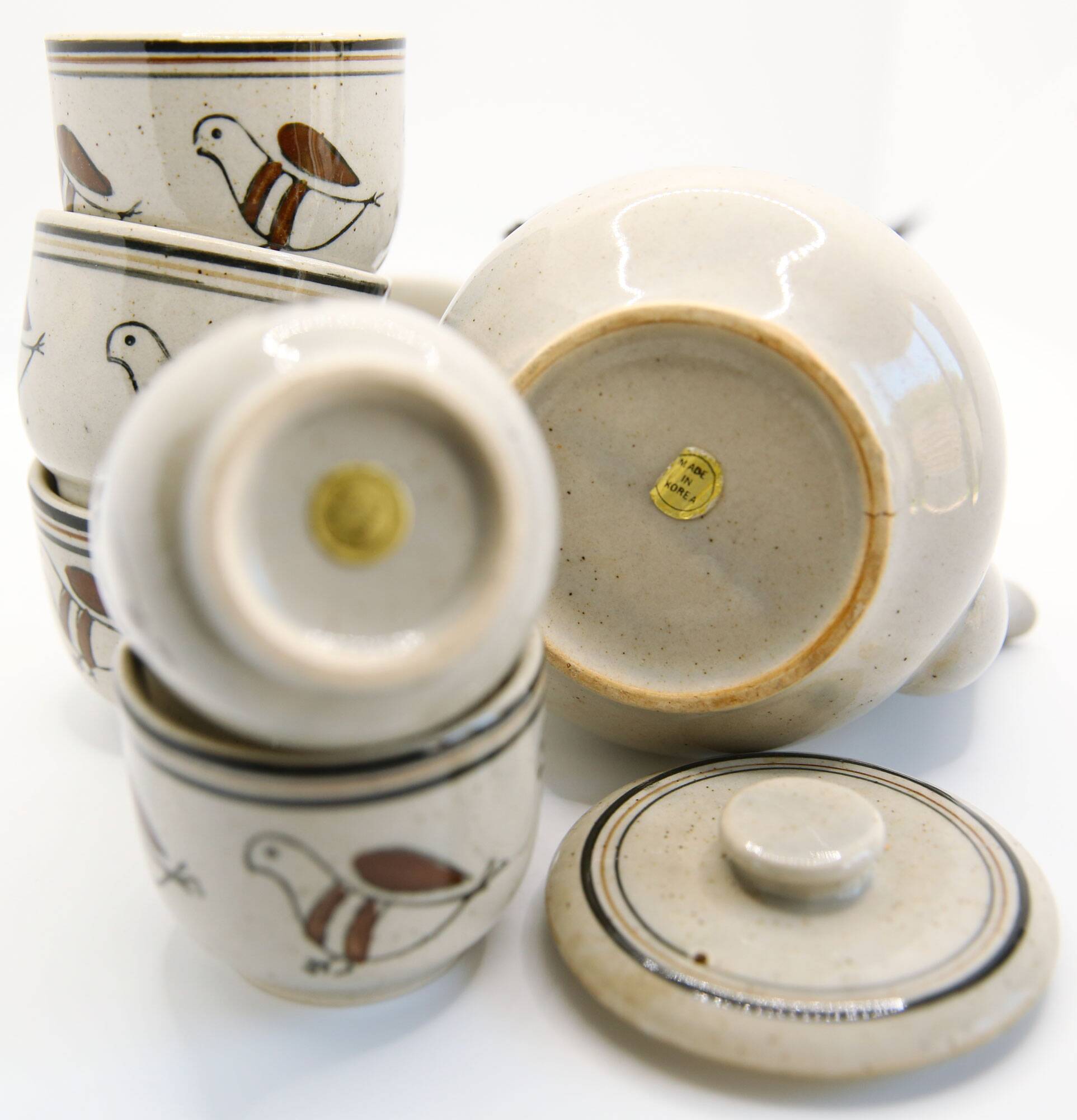 Teapot and its 6 cups with birds Seventies look made in Korea