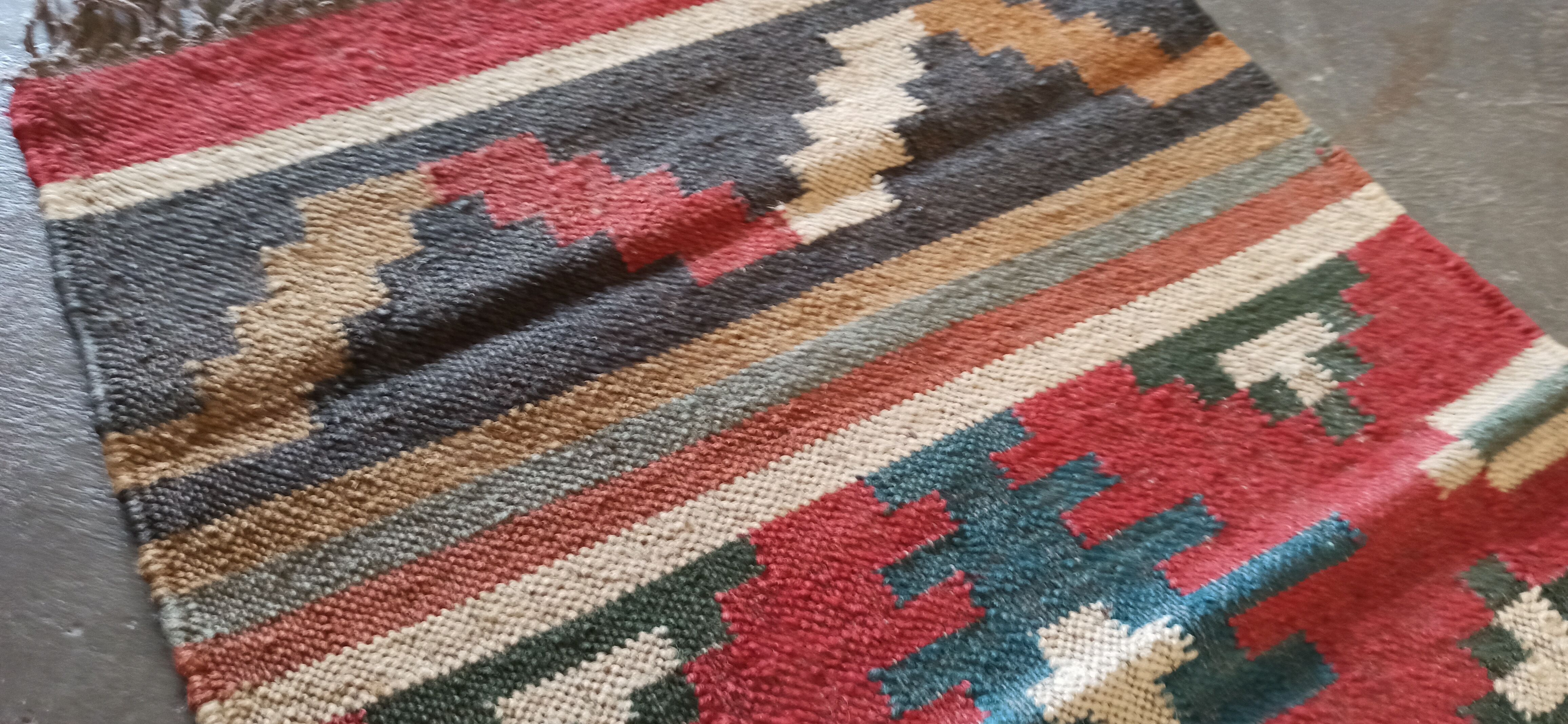 Kilim carpet in burlap and cotton. 60cm x 100cm