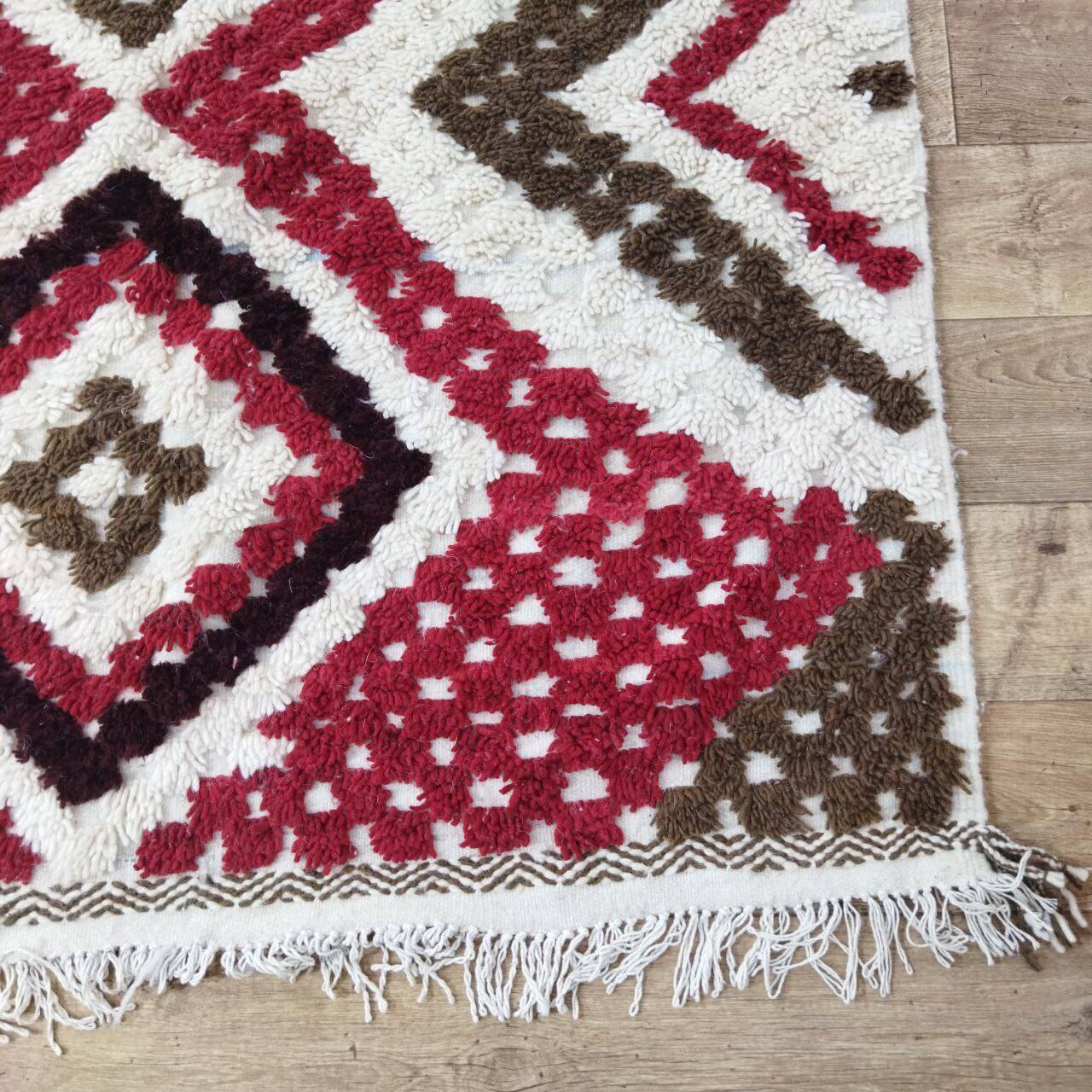 Handmade moroccan berber rug 254 x 136 cm