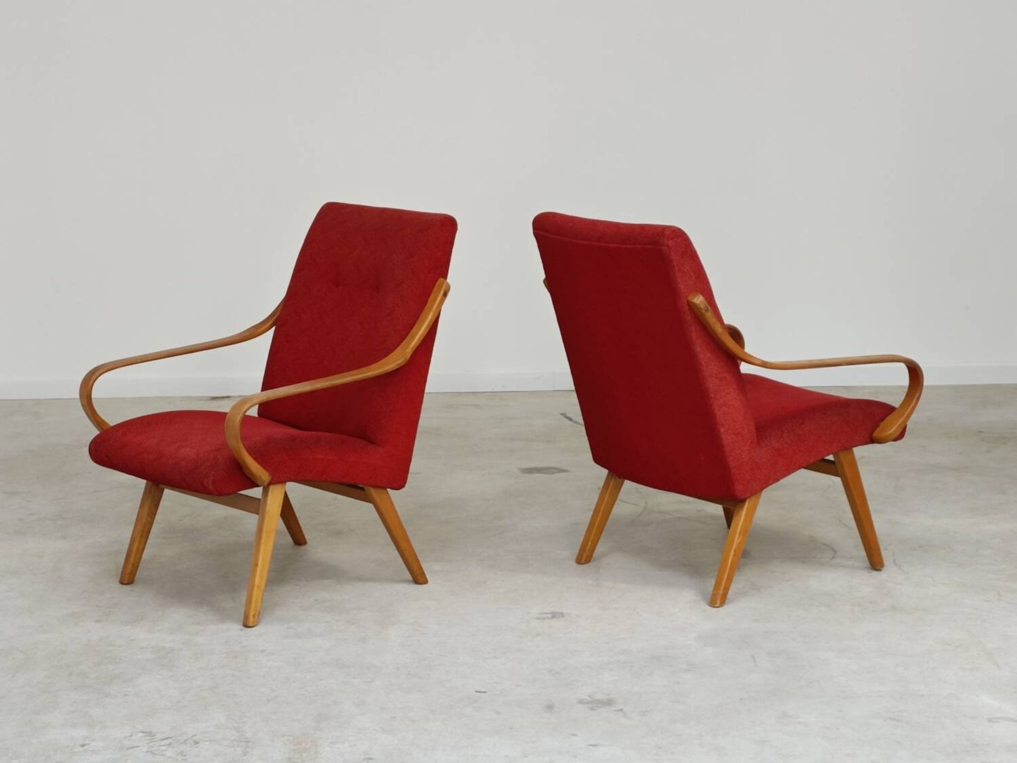 Pair of red armchairs 6953 by Jaroslav Smidek for Ton Bystrice Thonet 1960