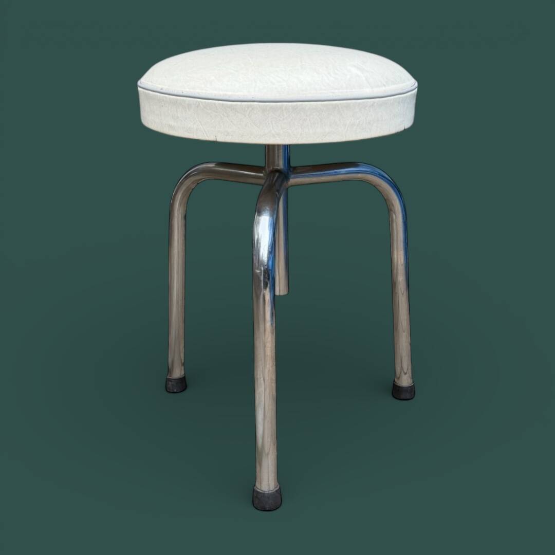 Pair of tripod workshop stools with screws from 1970.