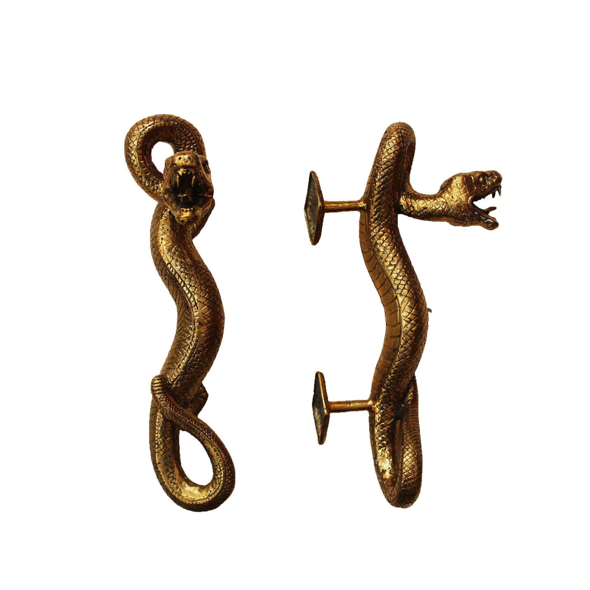 Paire de poignées de porte en laiton en forme de serpent, fabriquées à la main en France, années 1960.