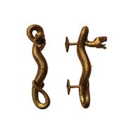 Paire de poignées de porte en laiton en forme de serpent, fabriquées à la main en France, années 1960.
