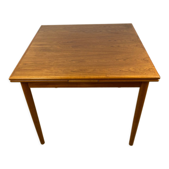 Scandinavian table
