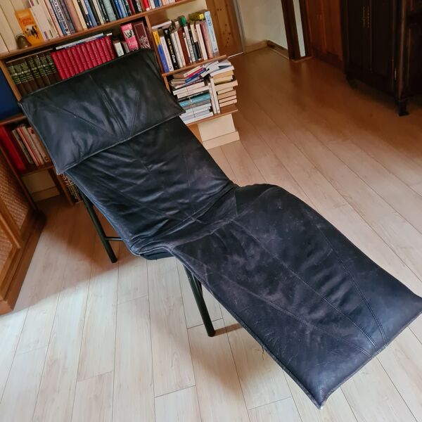 Vintage Chaise Longue In Black Leather, Black Laminate Flooring Ikea