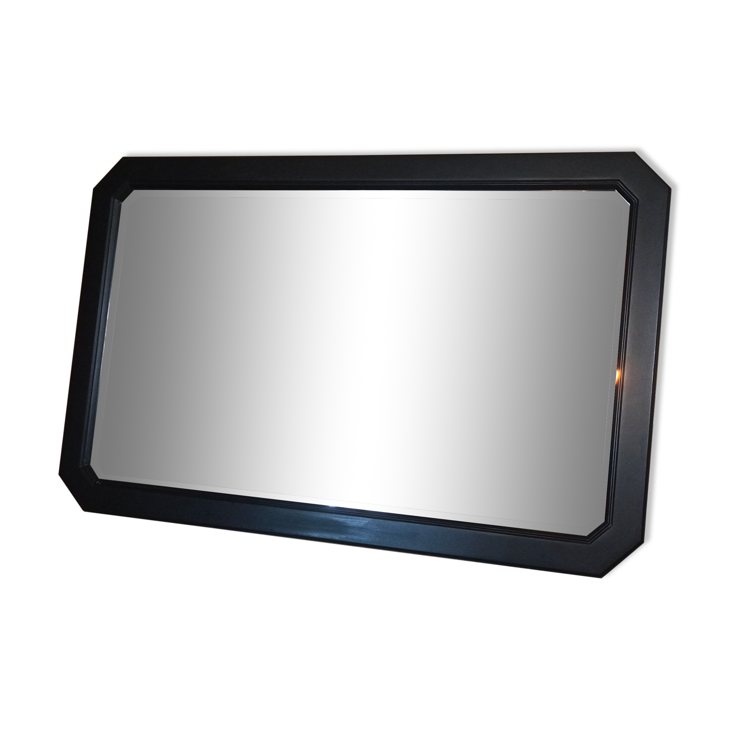 Mirror with beveled ice