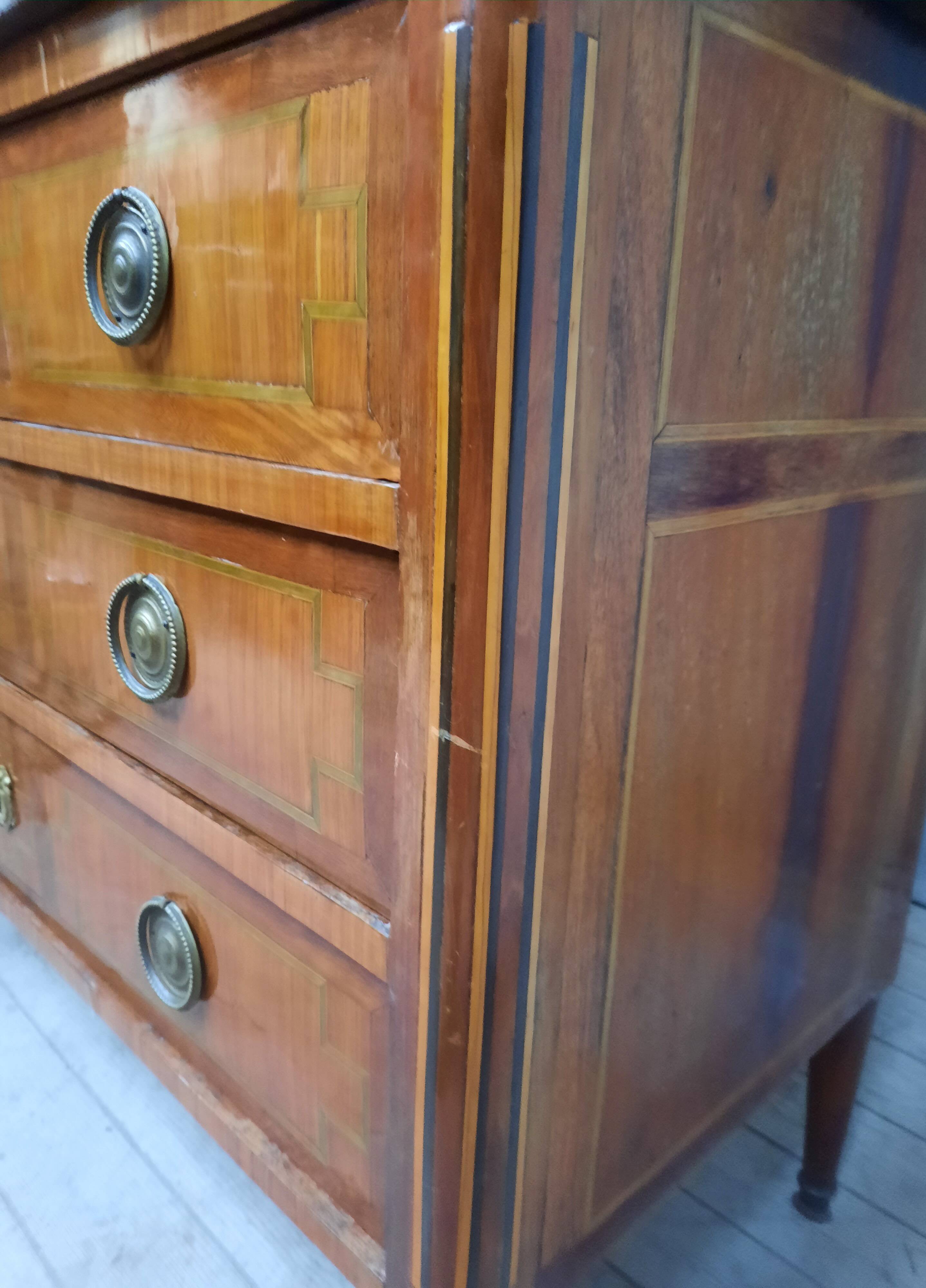 18th century veneer chest of drawers