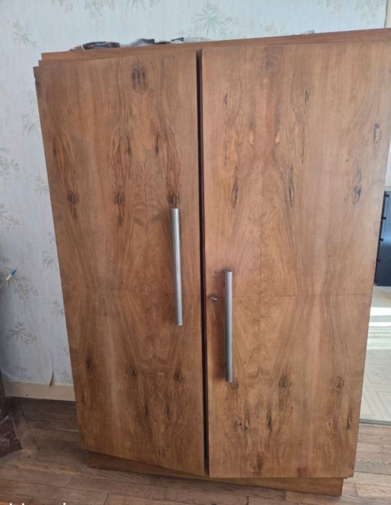 Armoire en bois vintage