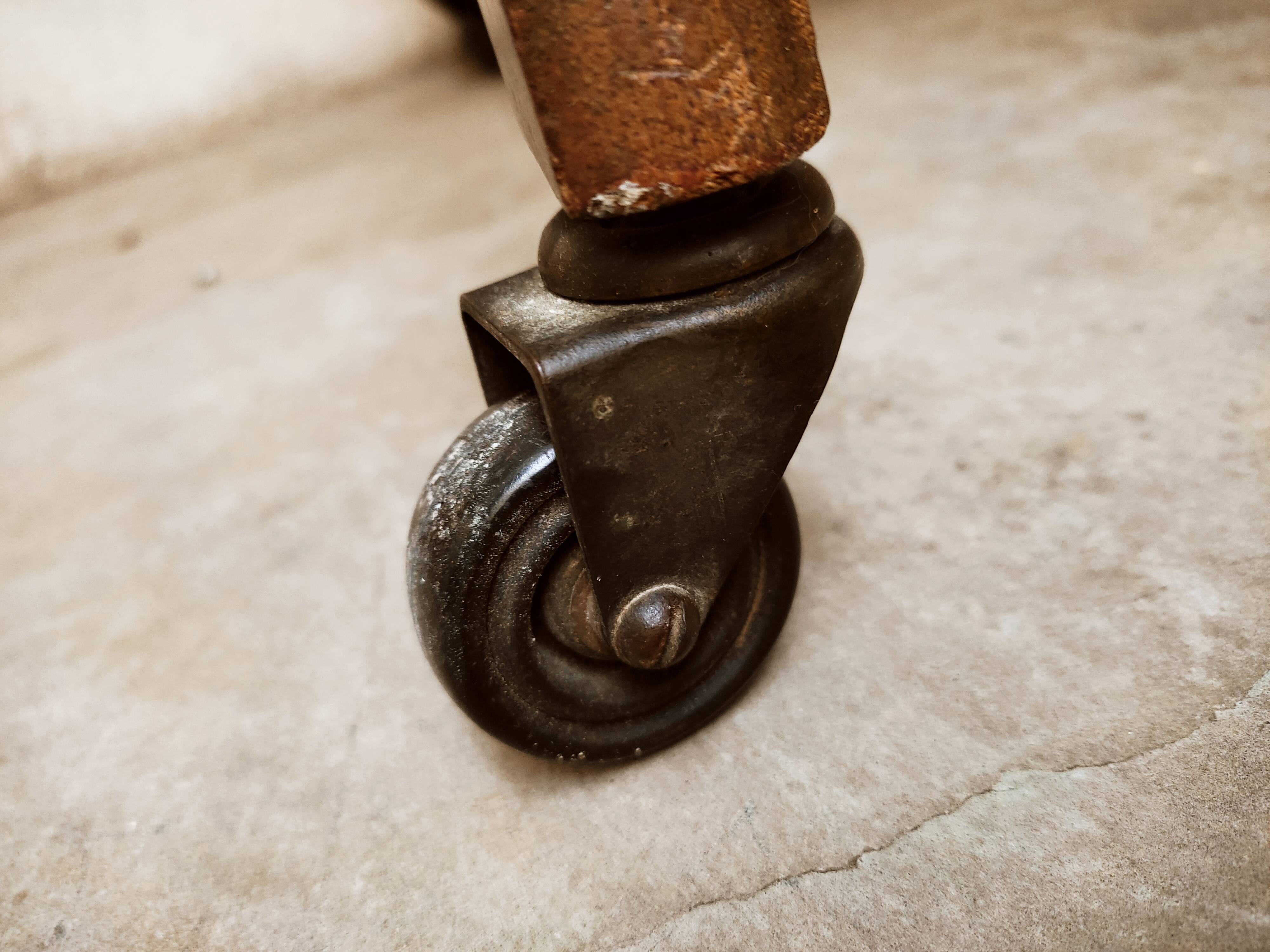 Scandinavian desktop or console