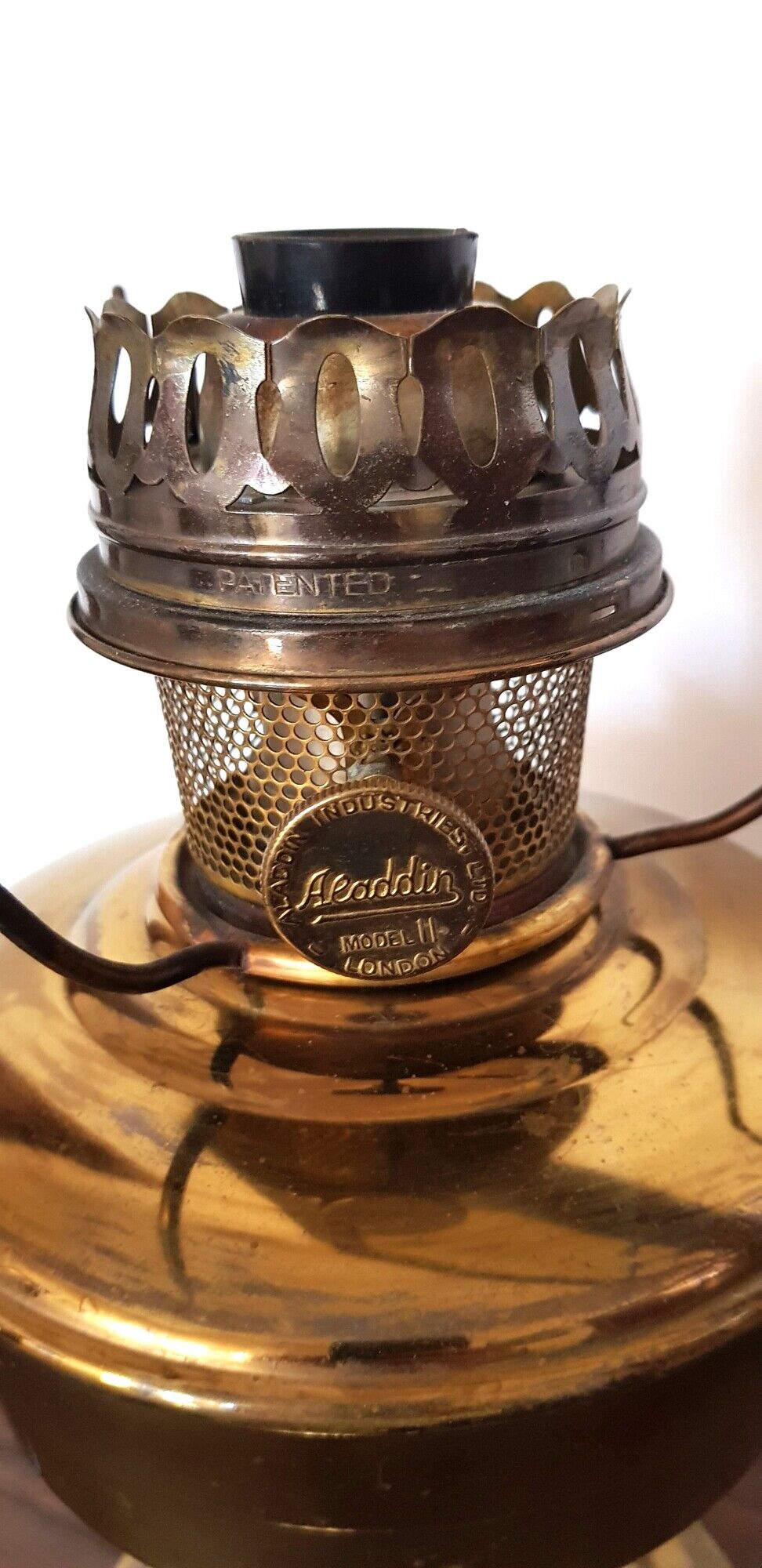 Pair of Aladdin Model 11 table lamps in satin brass, UK, 1922