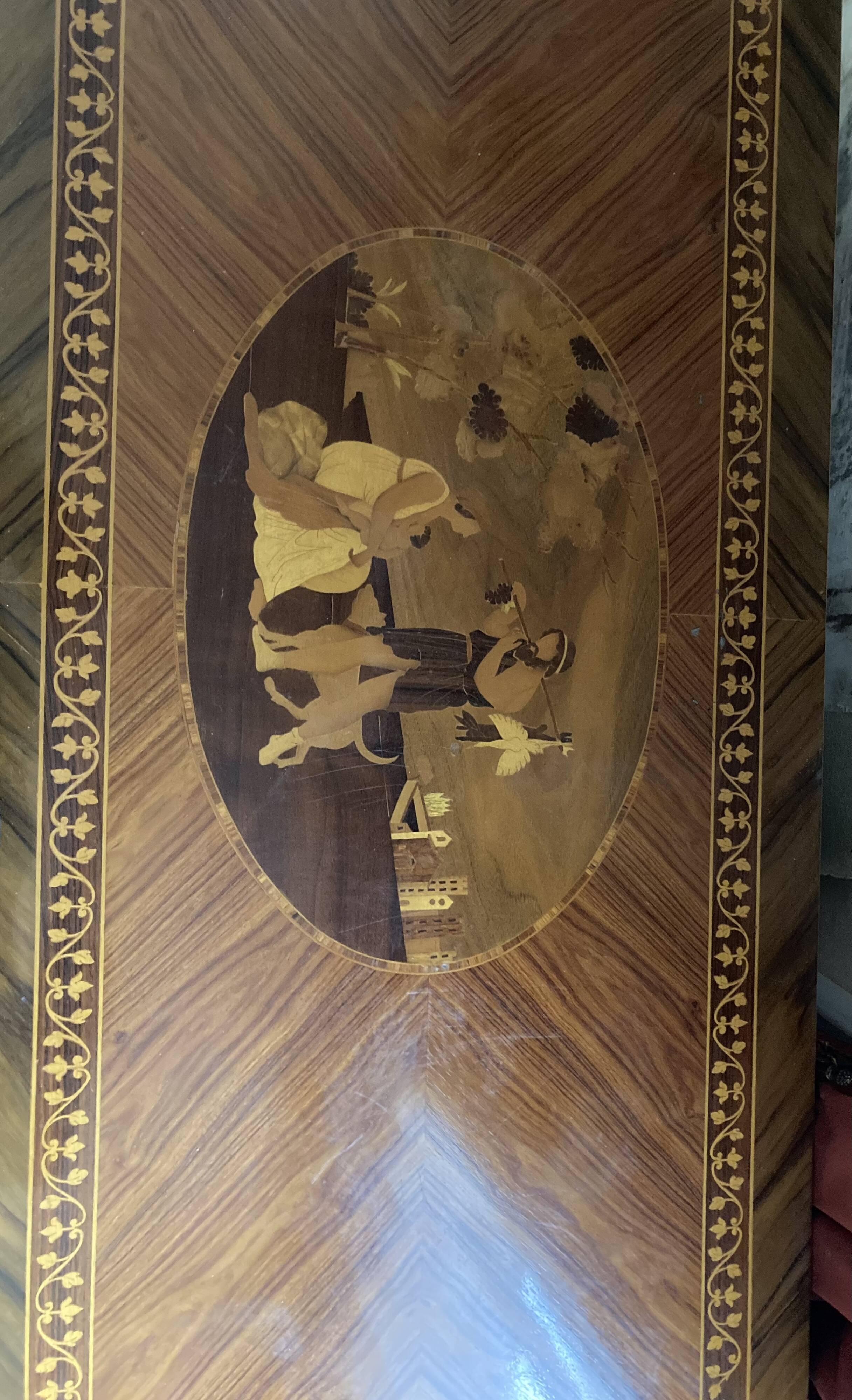 Commode ancienne en marqueterie de style Louis XVI