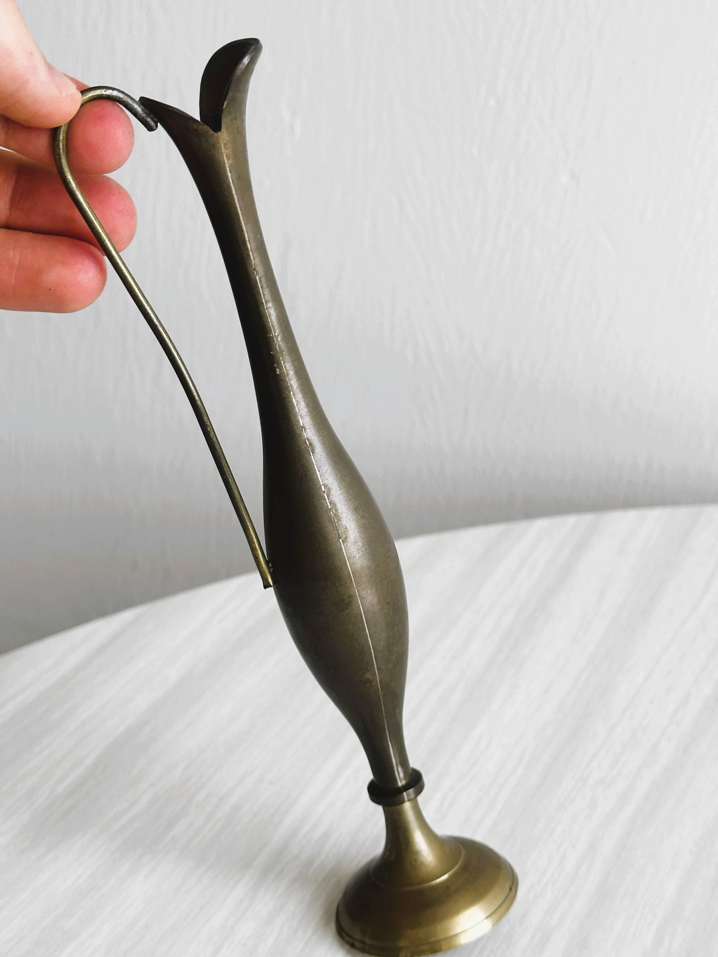 Brass soliflore.