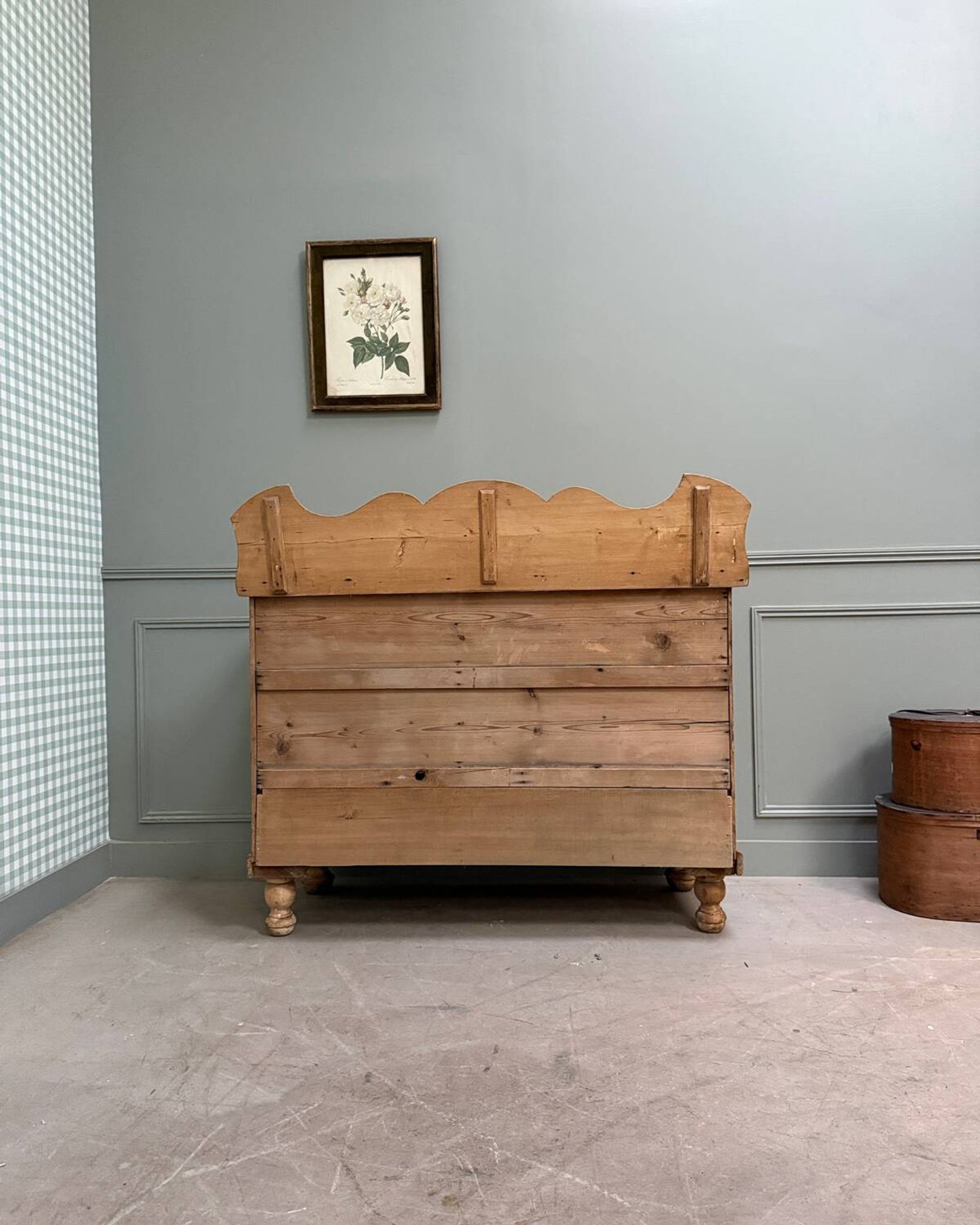 Large English chest of drawers (renovated)