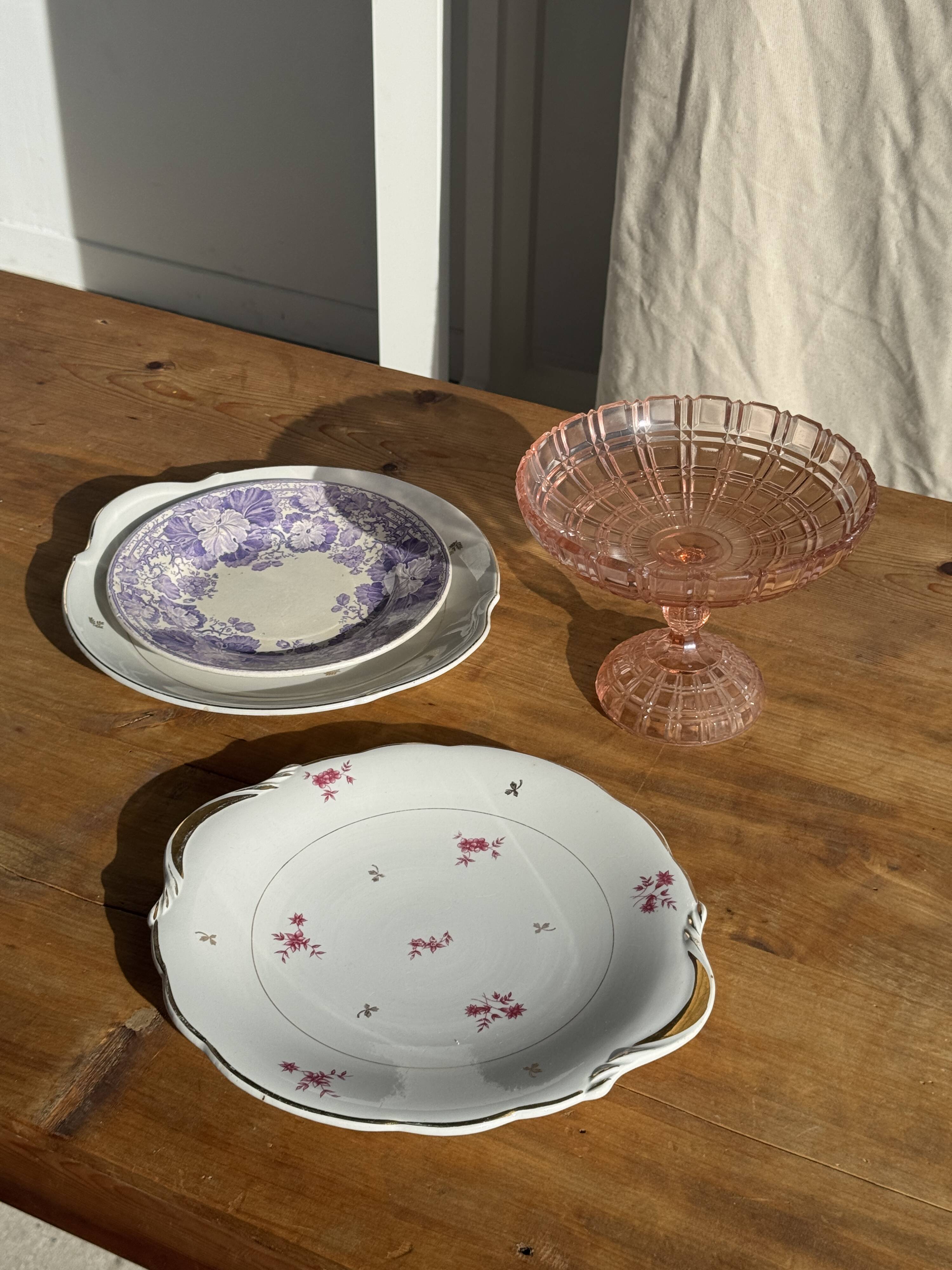 Old pie dish with 2 handles, golden wheat patterns, D28.