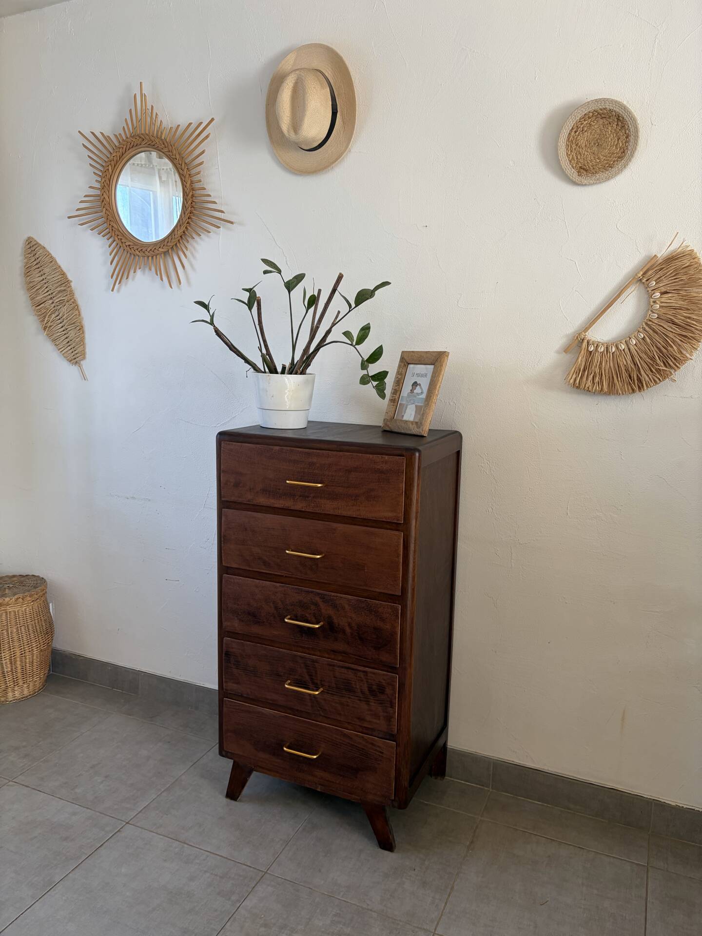 Vintage chest of drawers/commode from the 1960s.