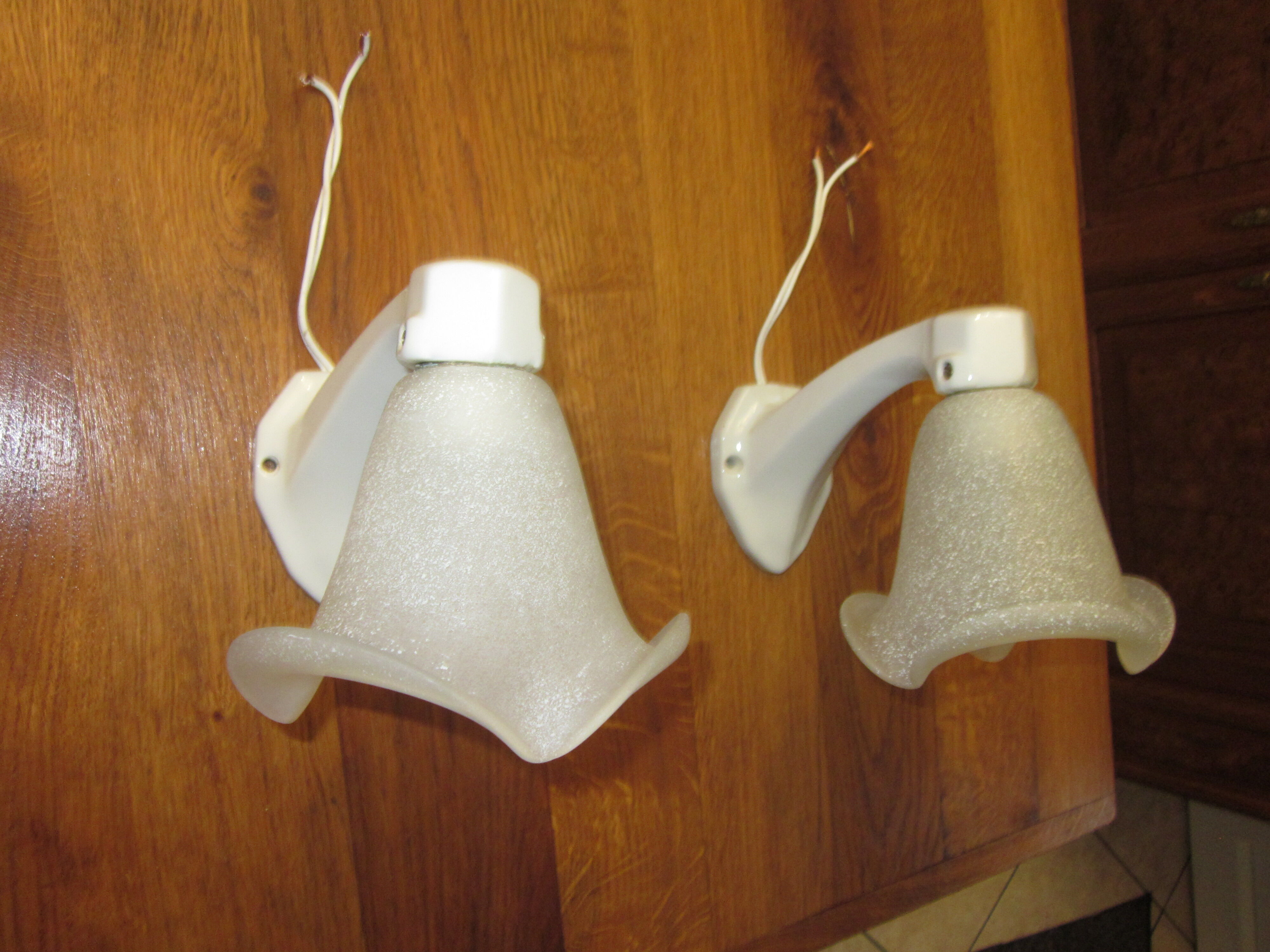 Paire d'appliques anciennes de salle de bain