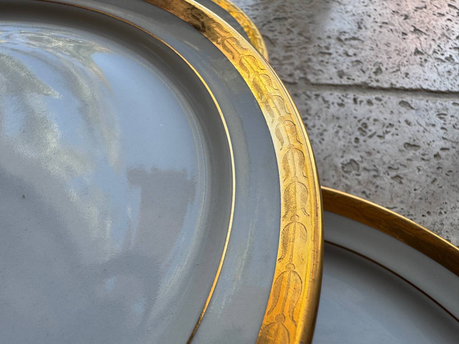 12 Saint-Amand porcelain dessert plates