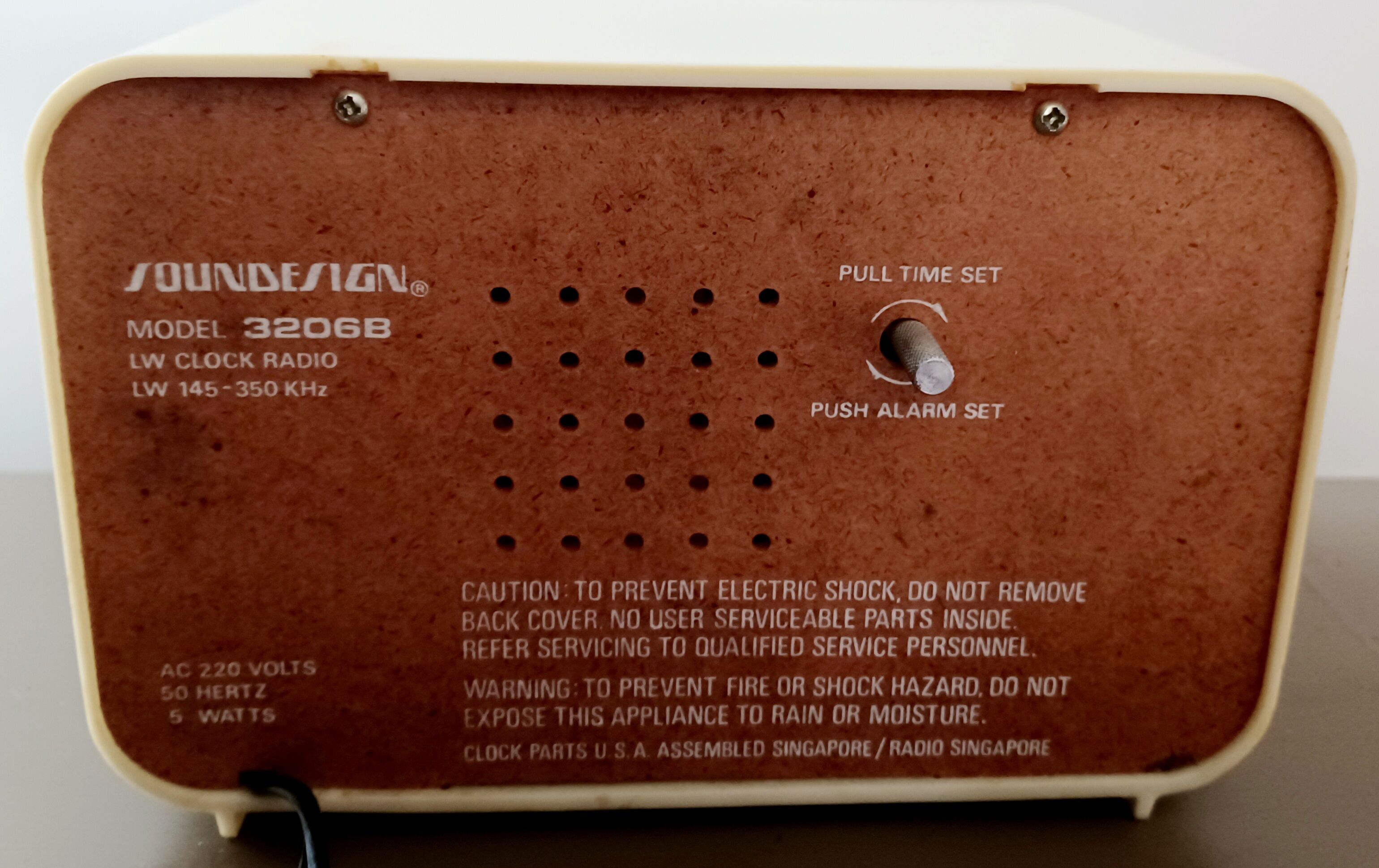 Soundesign model 32068 hong kong, radio alarm clock vintage parts u.s