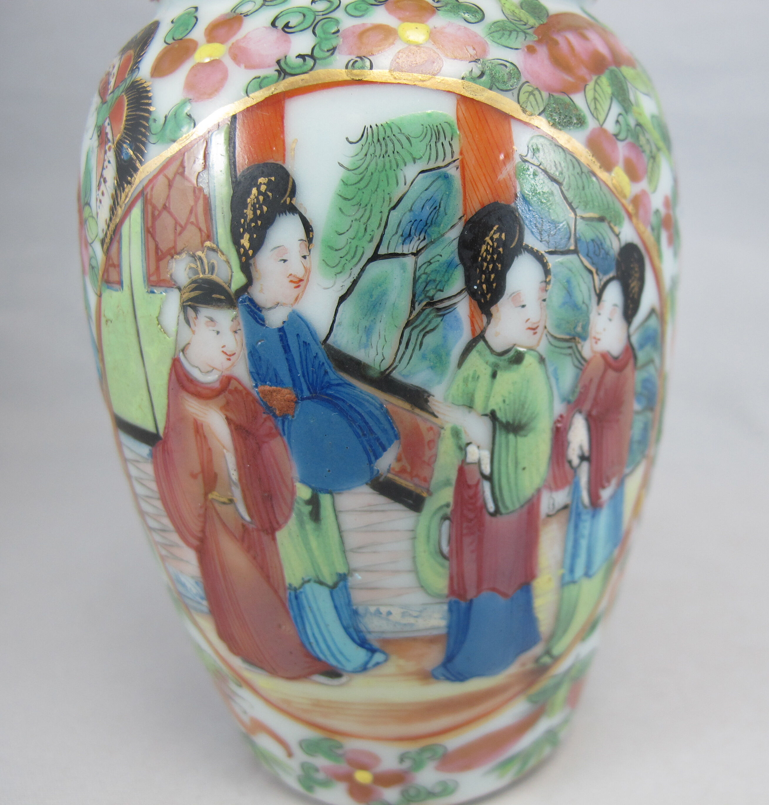 Ancient Chinese vase pink family China 19th century