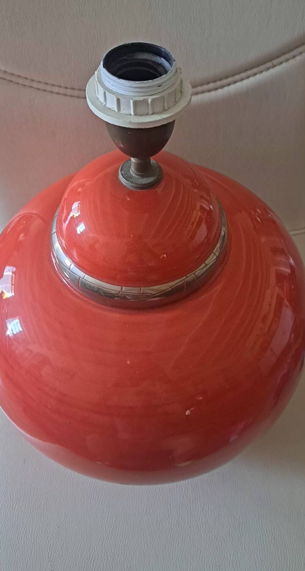 Vintage living room lamp. Kostka Rondo House.
