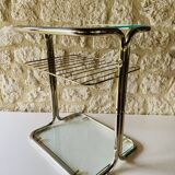 Table d'appoint en verre et laiton avec porte revues, circa 1970