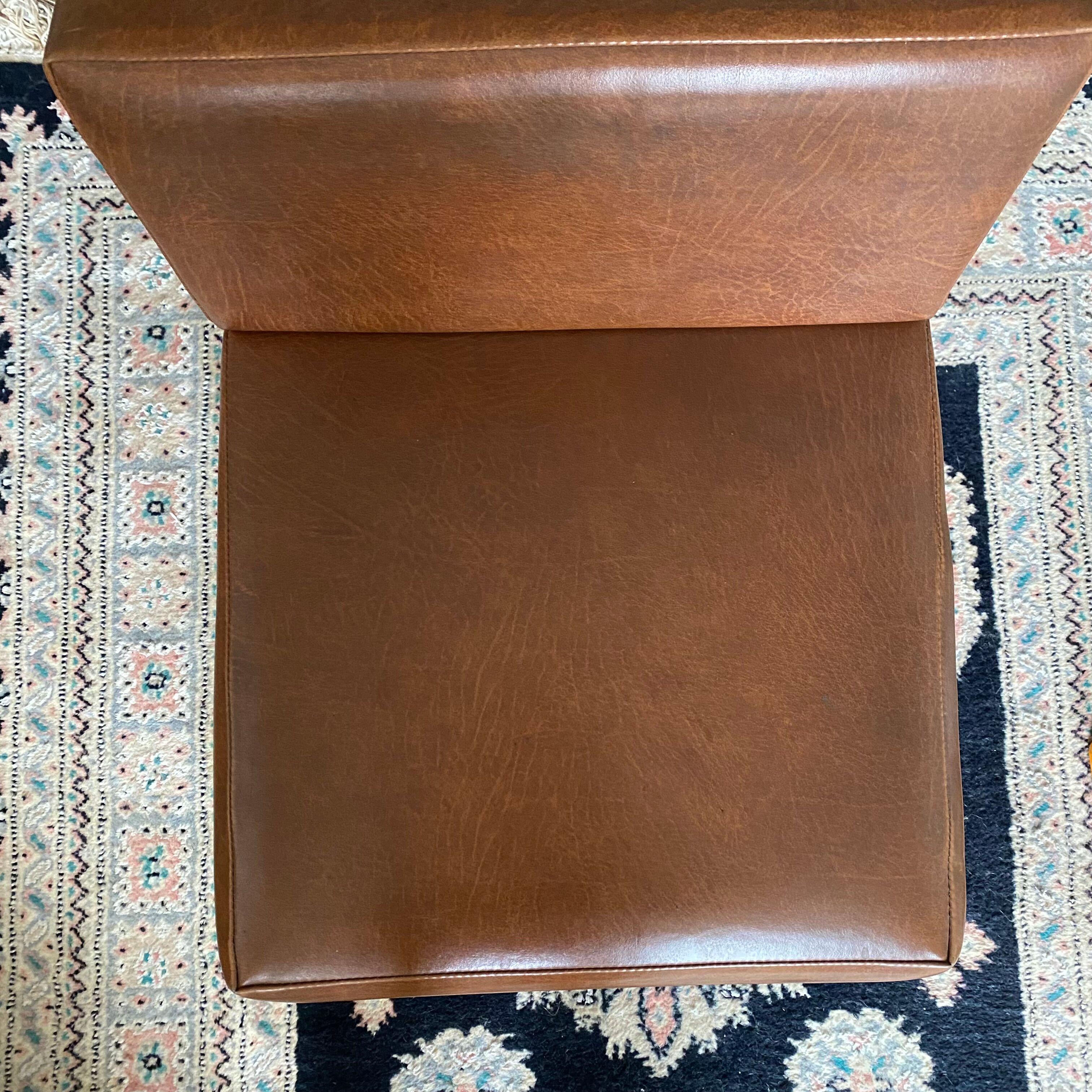 Vintage industrial office chair in skaï