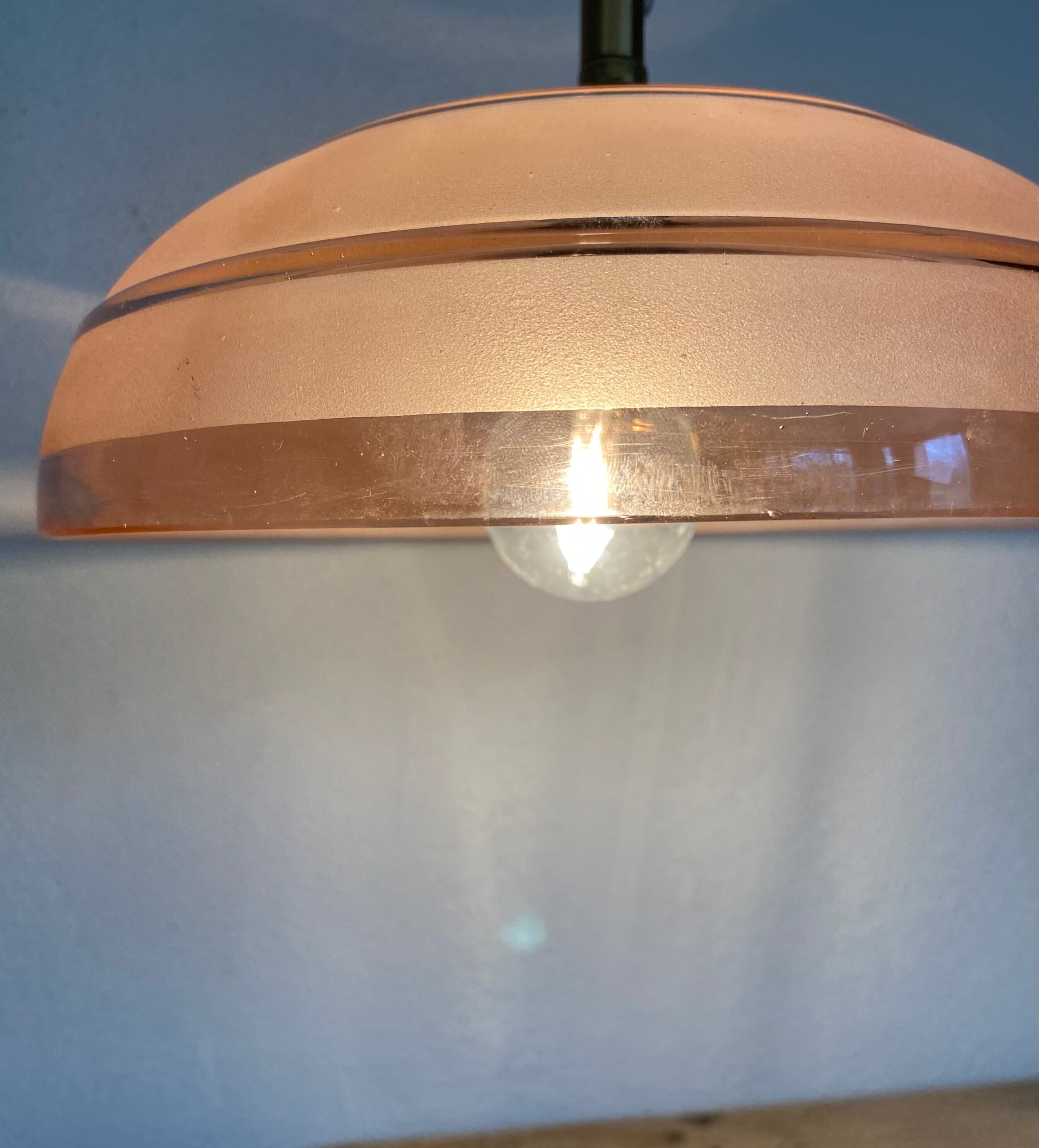 Pink glass suspension, fabric cable, ceramic ceiling lamp