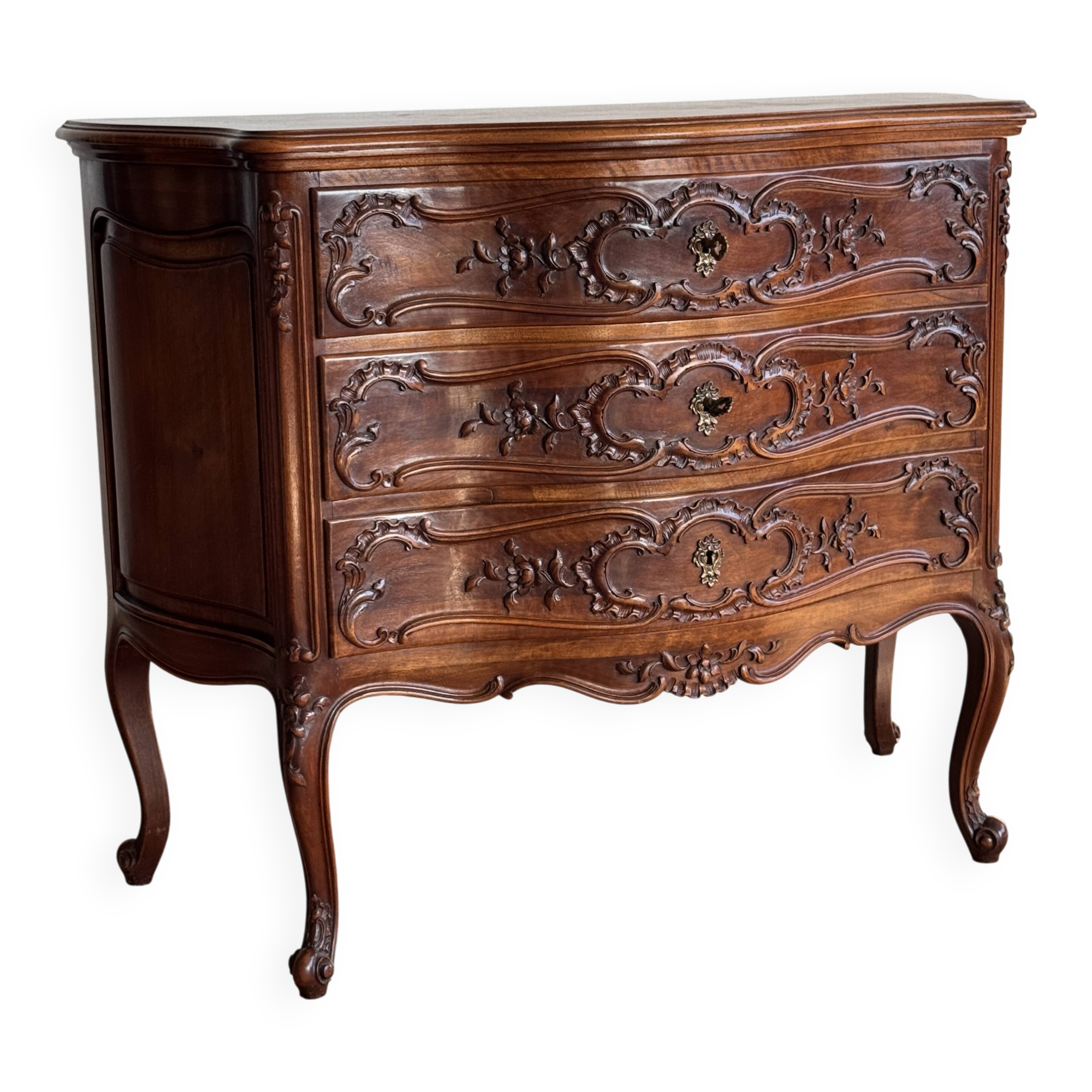 Petite commode de style Louis XV en chêne massif fin XIXème