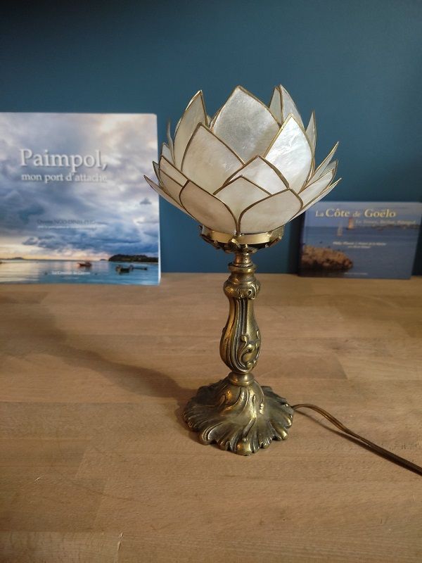 Bedside lamp flower lotus mother-of-pearl base bronze brass dp 0123247