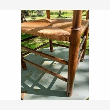 Mulched wooden armchair