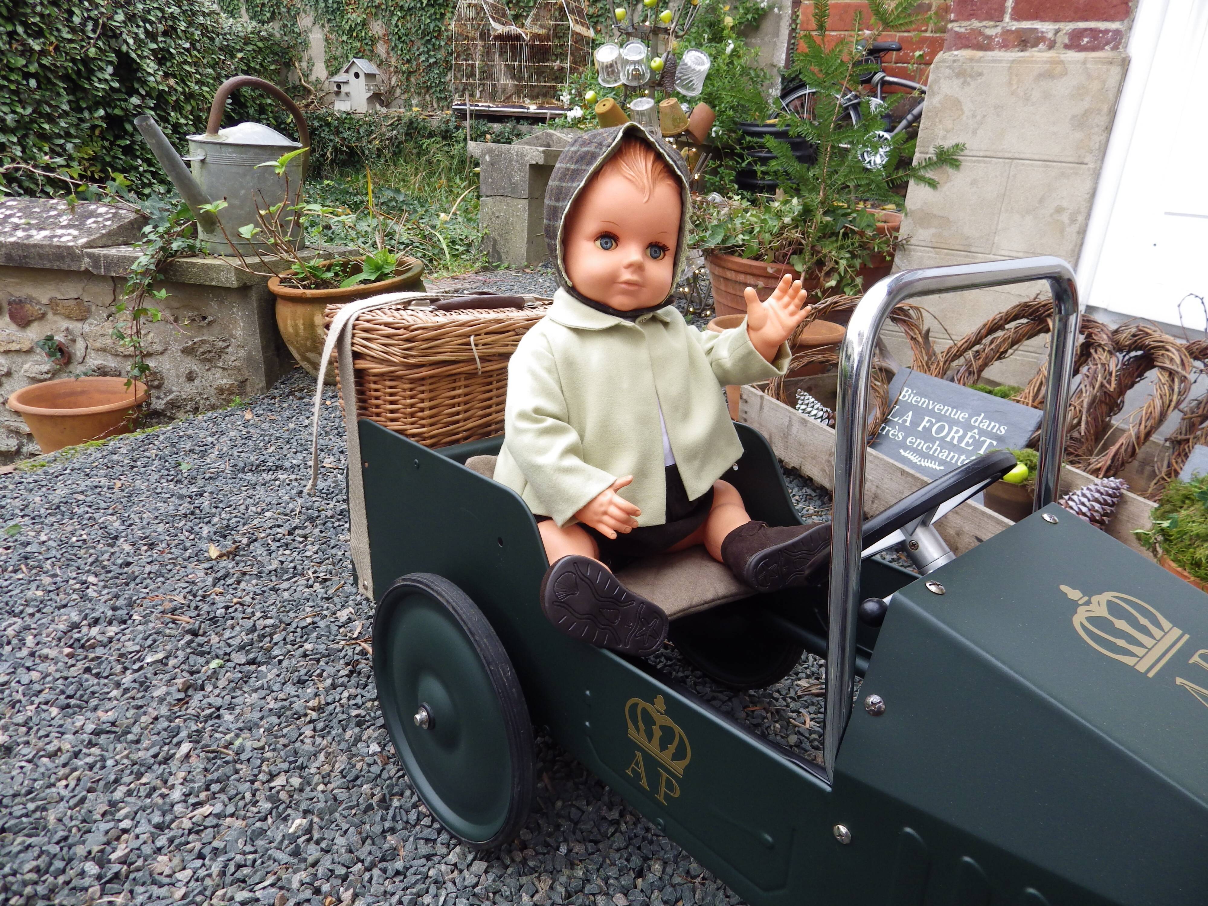 Voiture à pédales royale