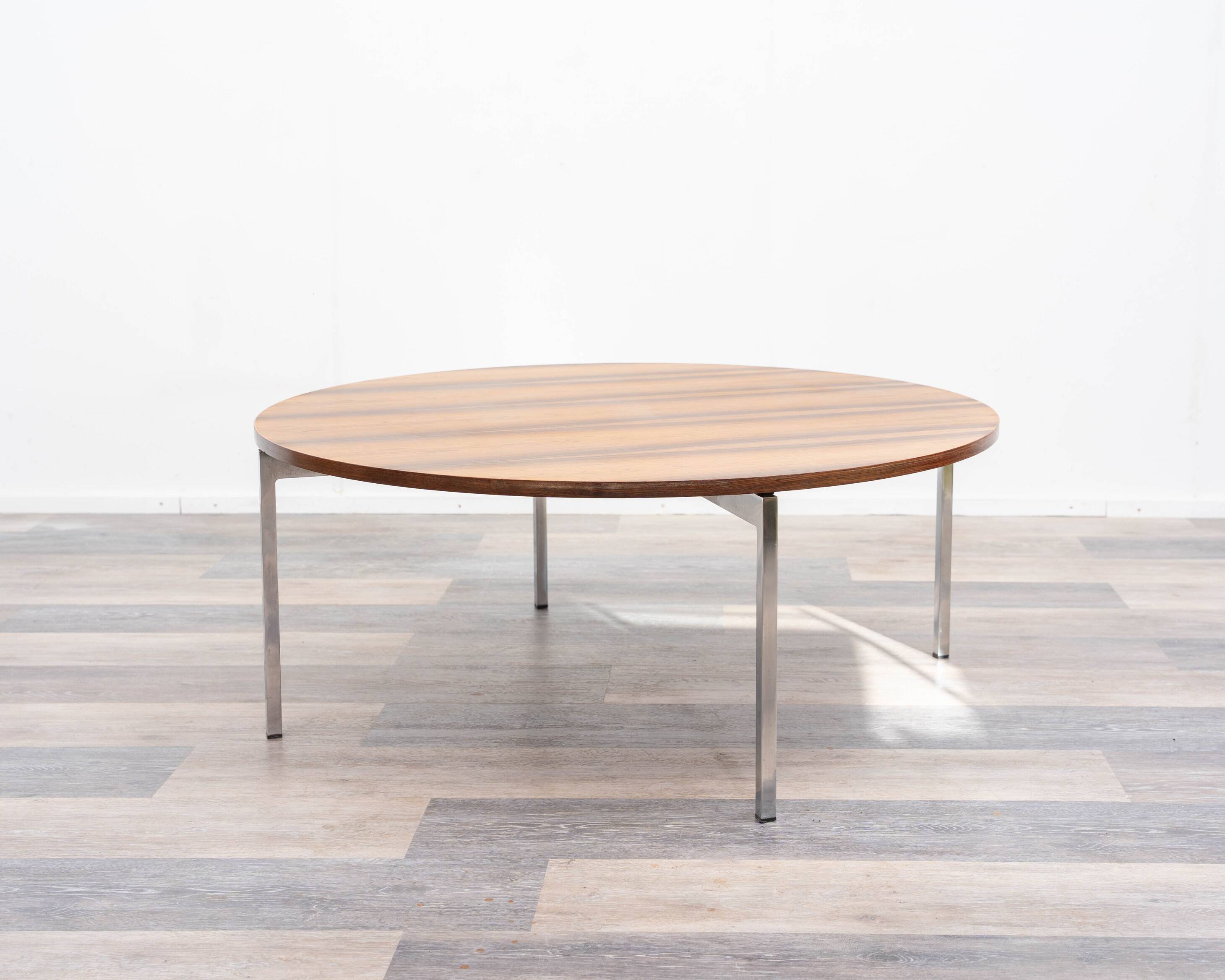 1970s round coffee table, with a remarkably beautiful grain.