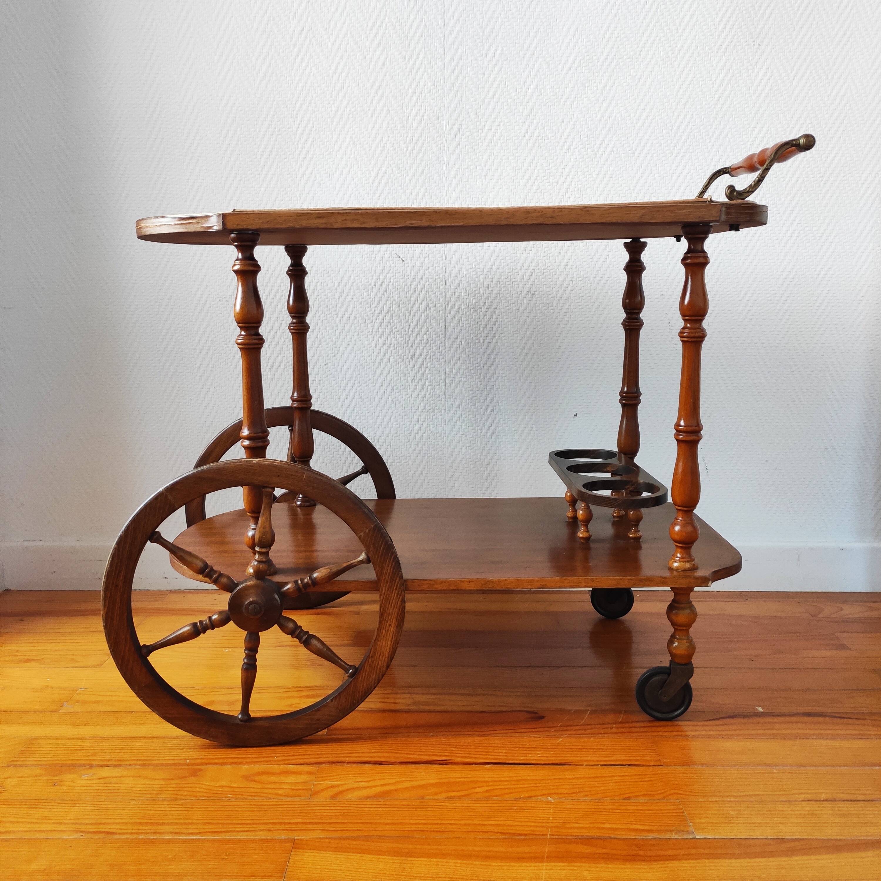 Trolley on wheels service trolley