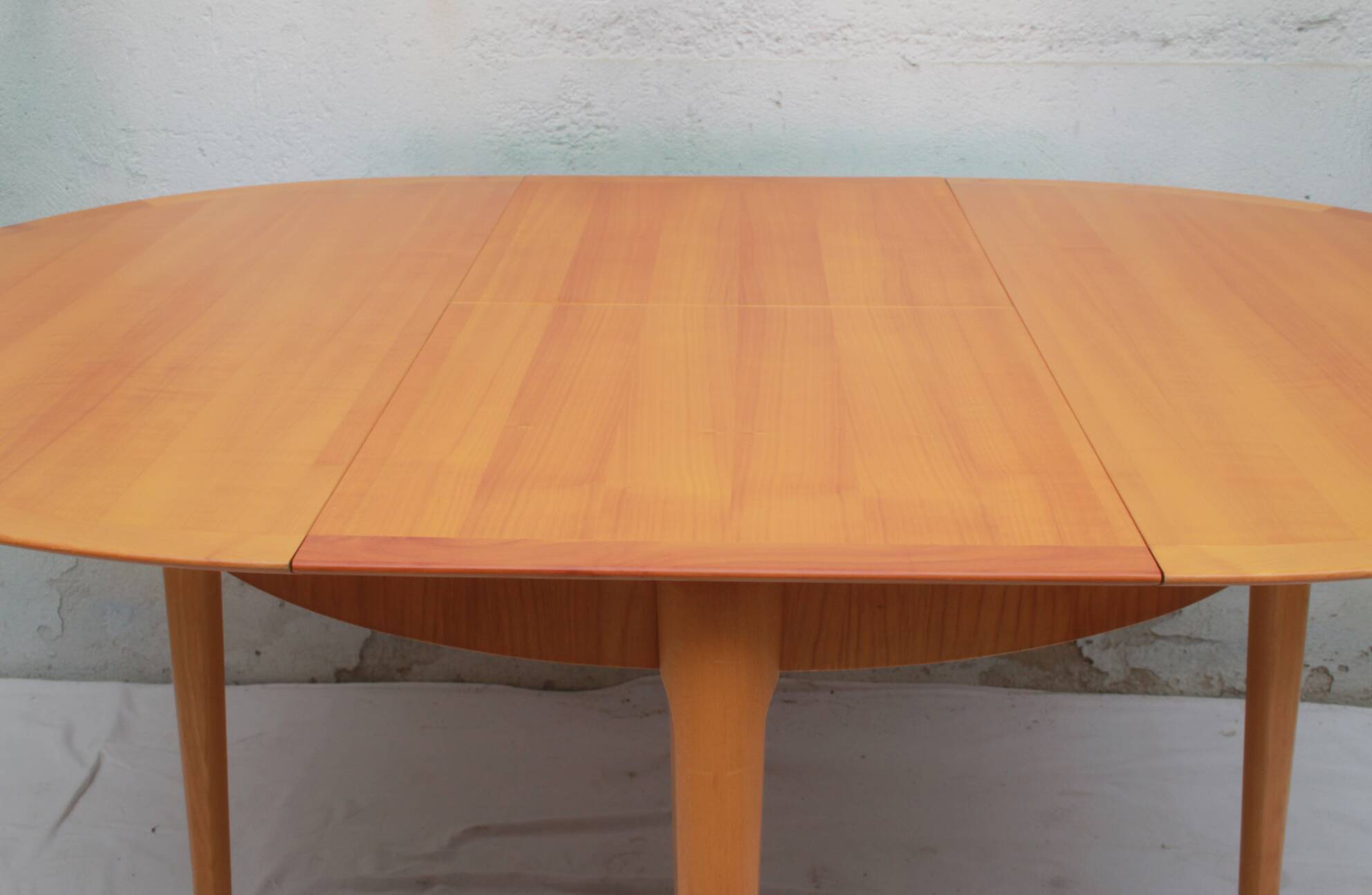 1960s round diningtable in cherrywood from LÜBKE
